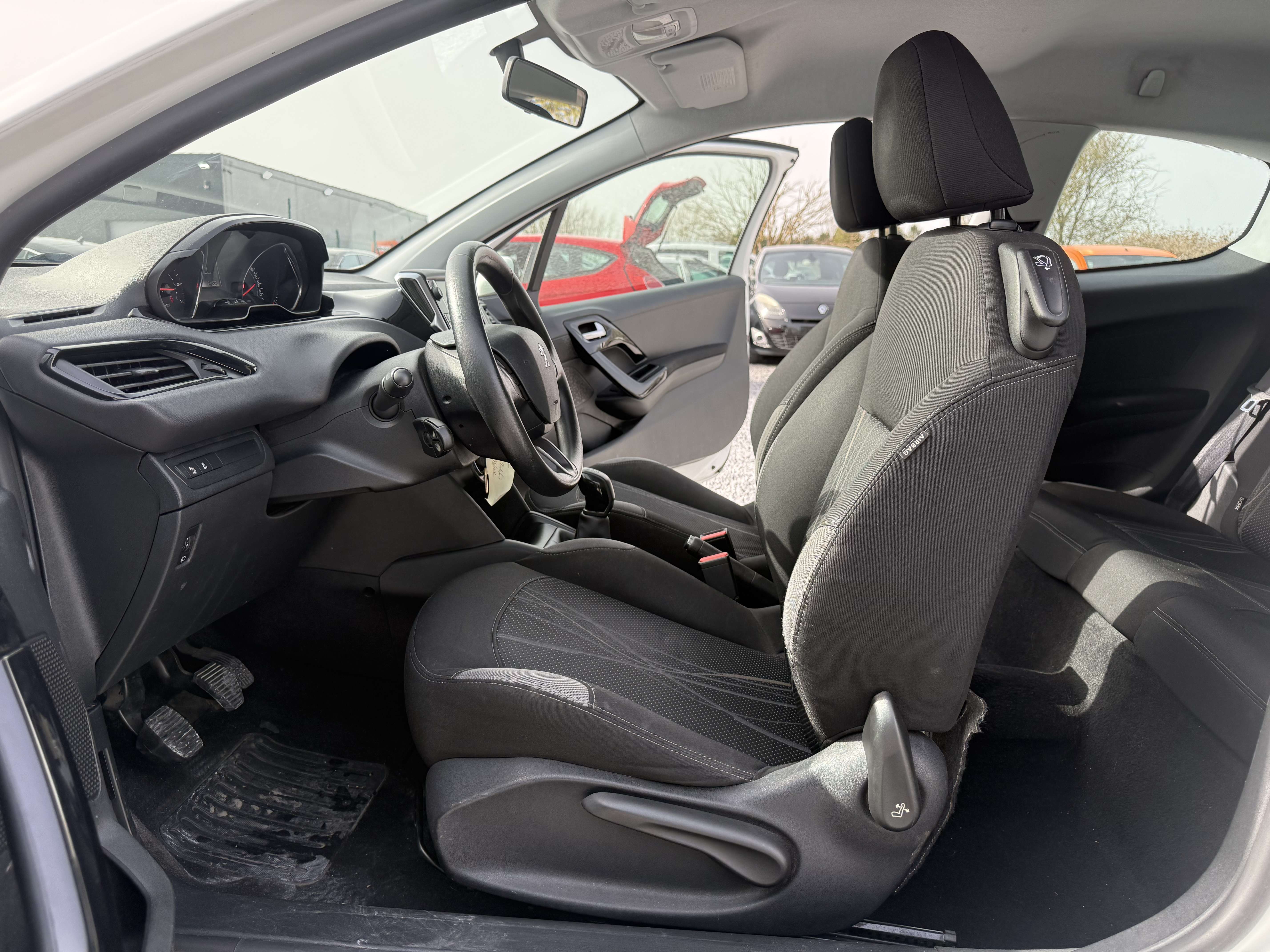 Peugeot 208 208 1.2i  - PRBLM MOTEUR - START