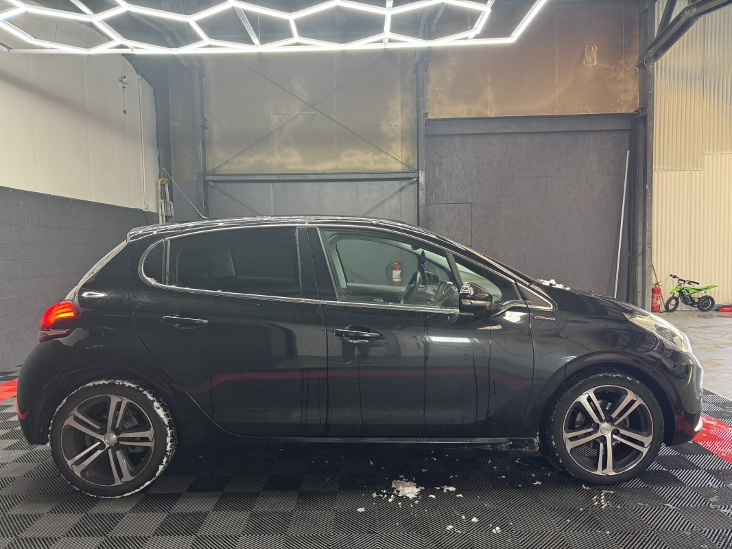 Peugeot 208 110 GT LINE