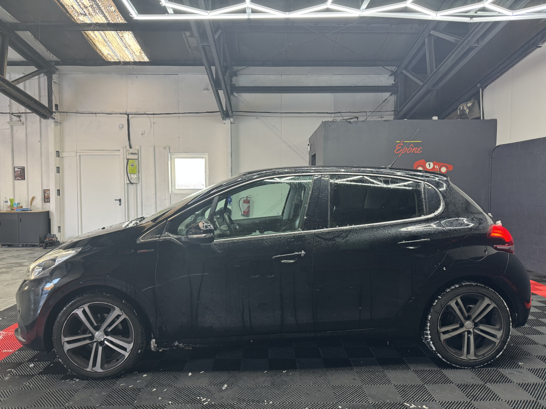 Peugeot 208 110 GT LINE