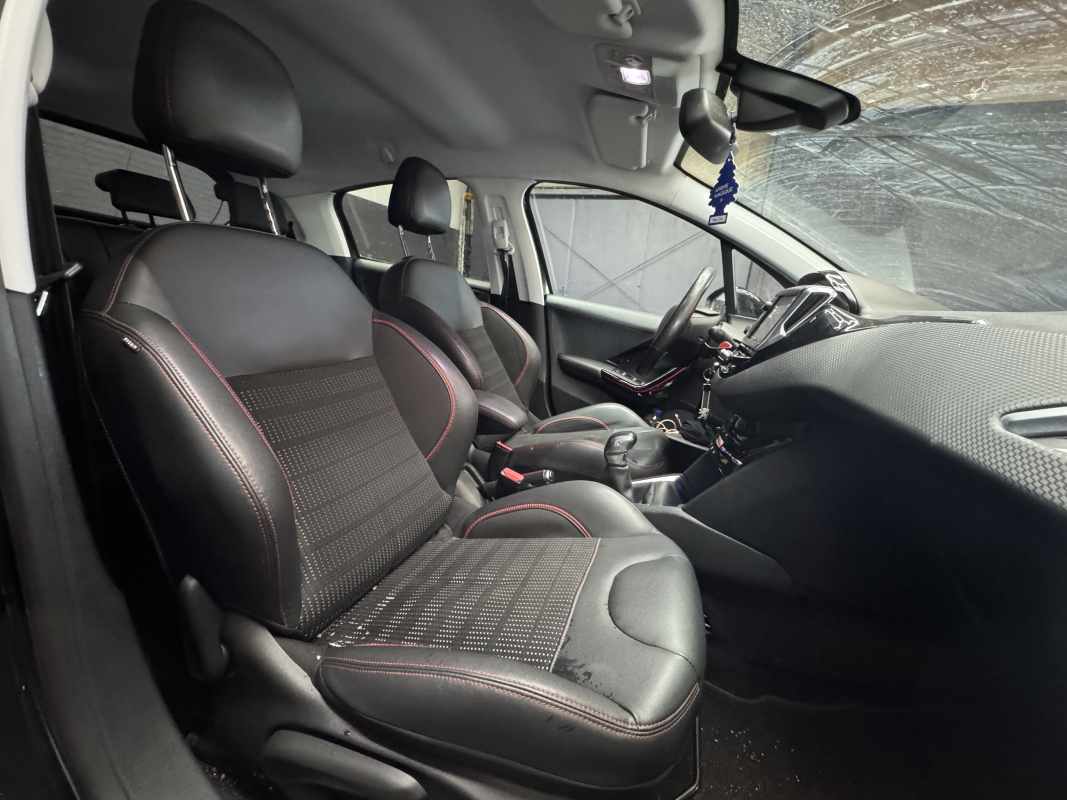 Peugeot 208 110 GT LINE