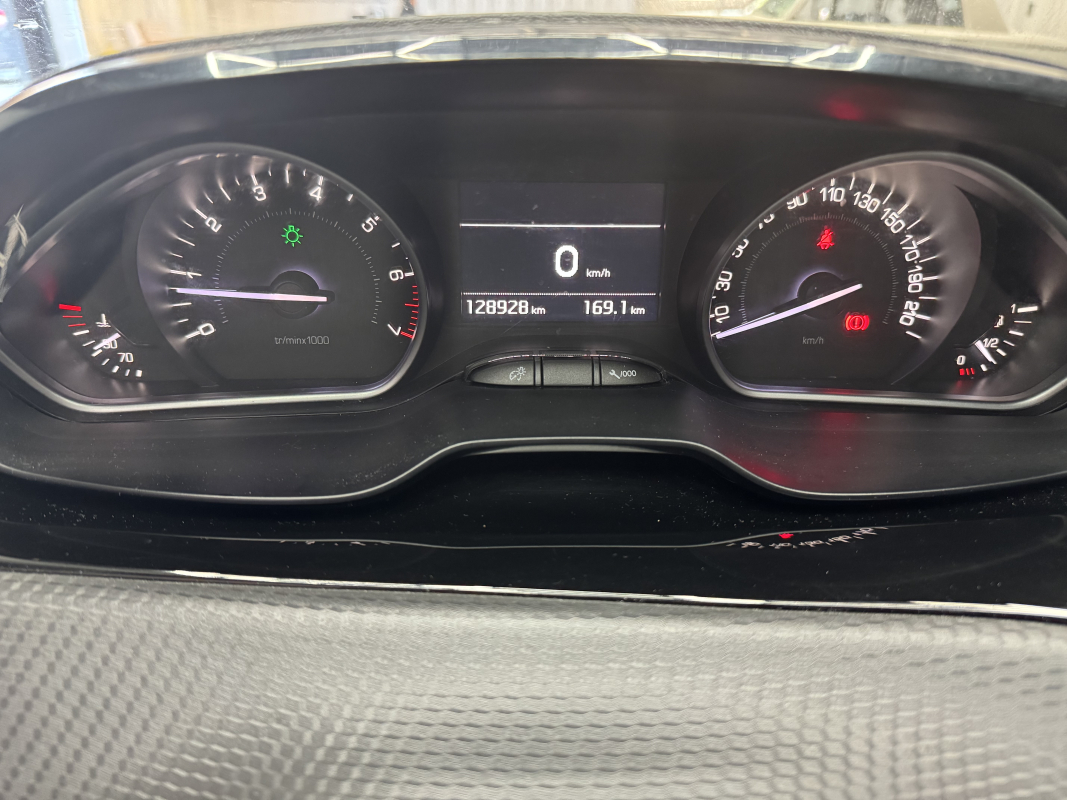 Peugeot 208 110 GT LINE