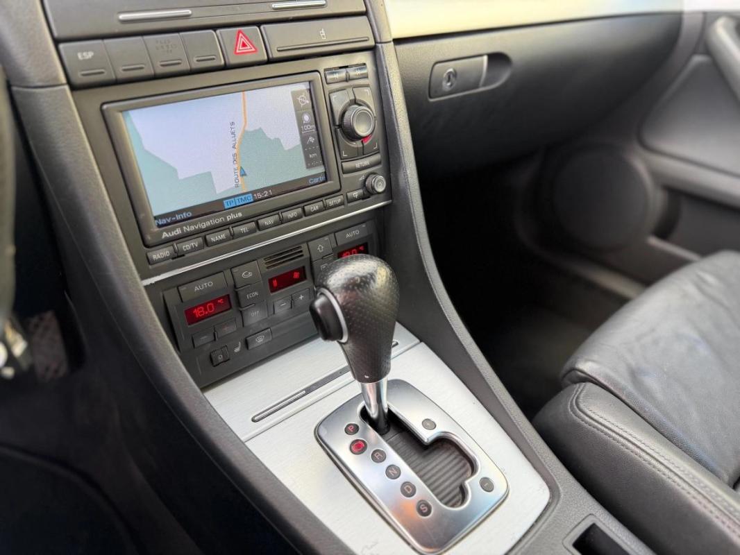 Audi A4 2.0 TDI 140 S-LINE CABRIOLET - BOITE AUTO SIEGES CHAUFFANTS