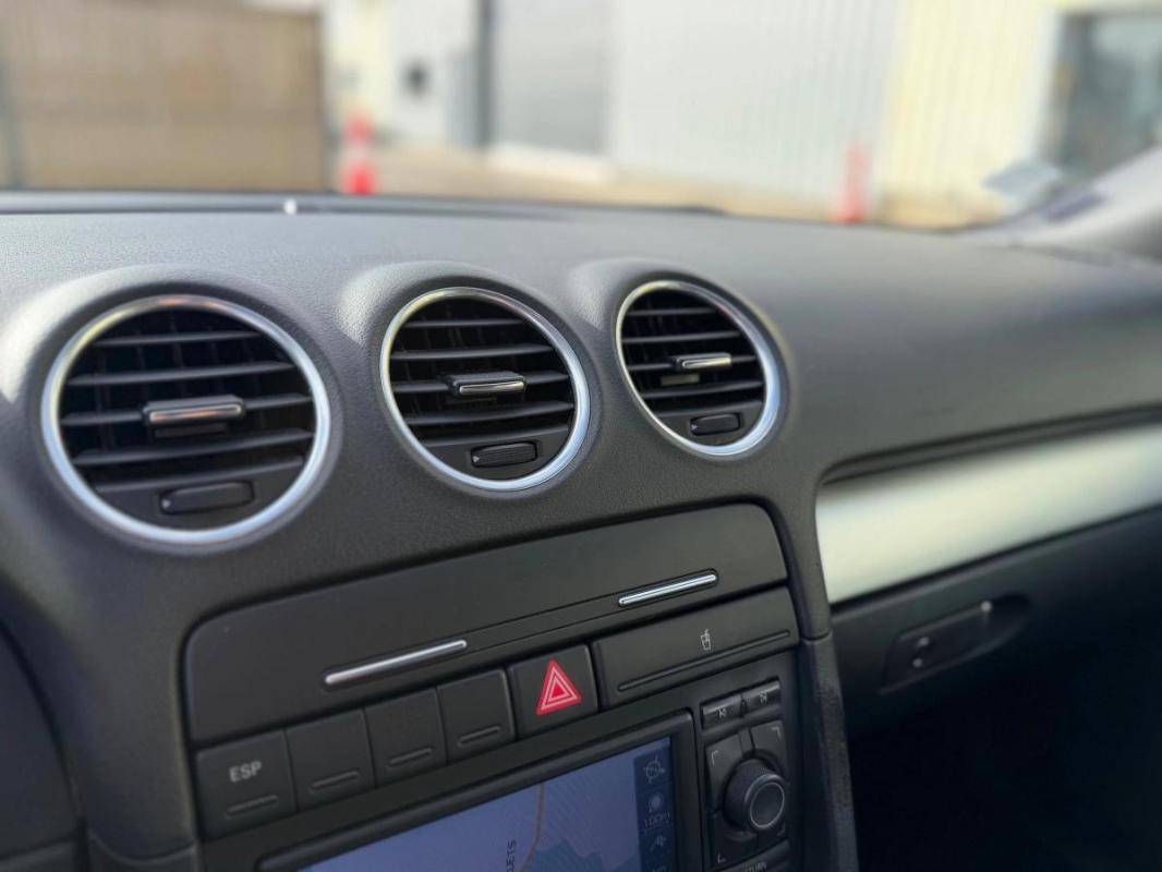 Audi A4 2.0 TDI 140 S-LINE CABRIOLET - BOITE AUTO SIEGES CHAUFFANTS