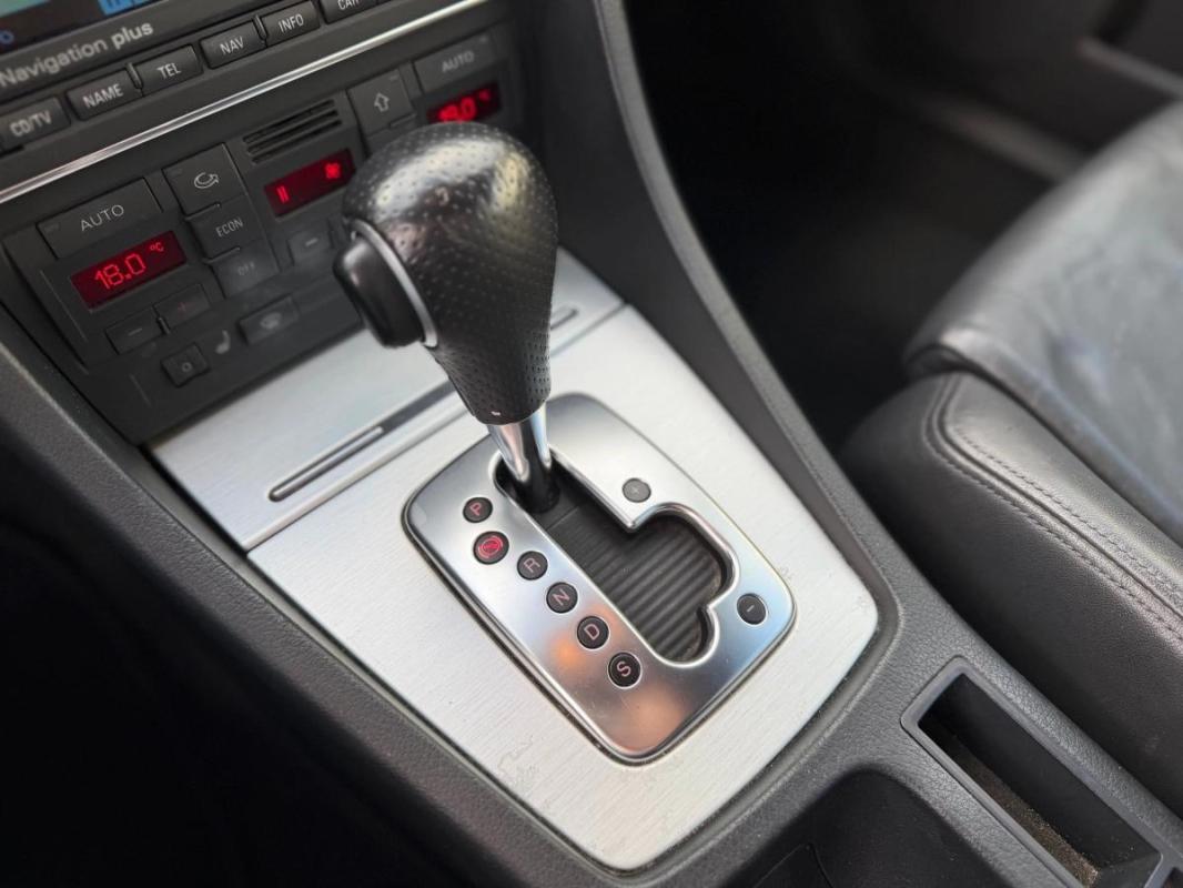 Audi A4 2.0 TDI 140 S-LINE CABRIOLET - BOITE AUTO SIEGES CHAUFFANTS