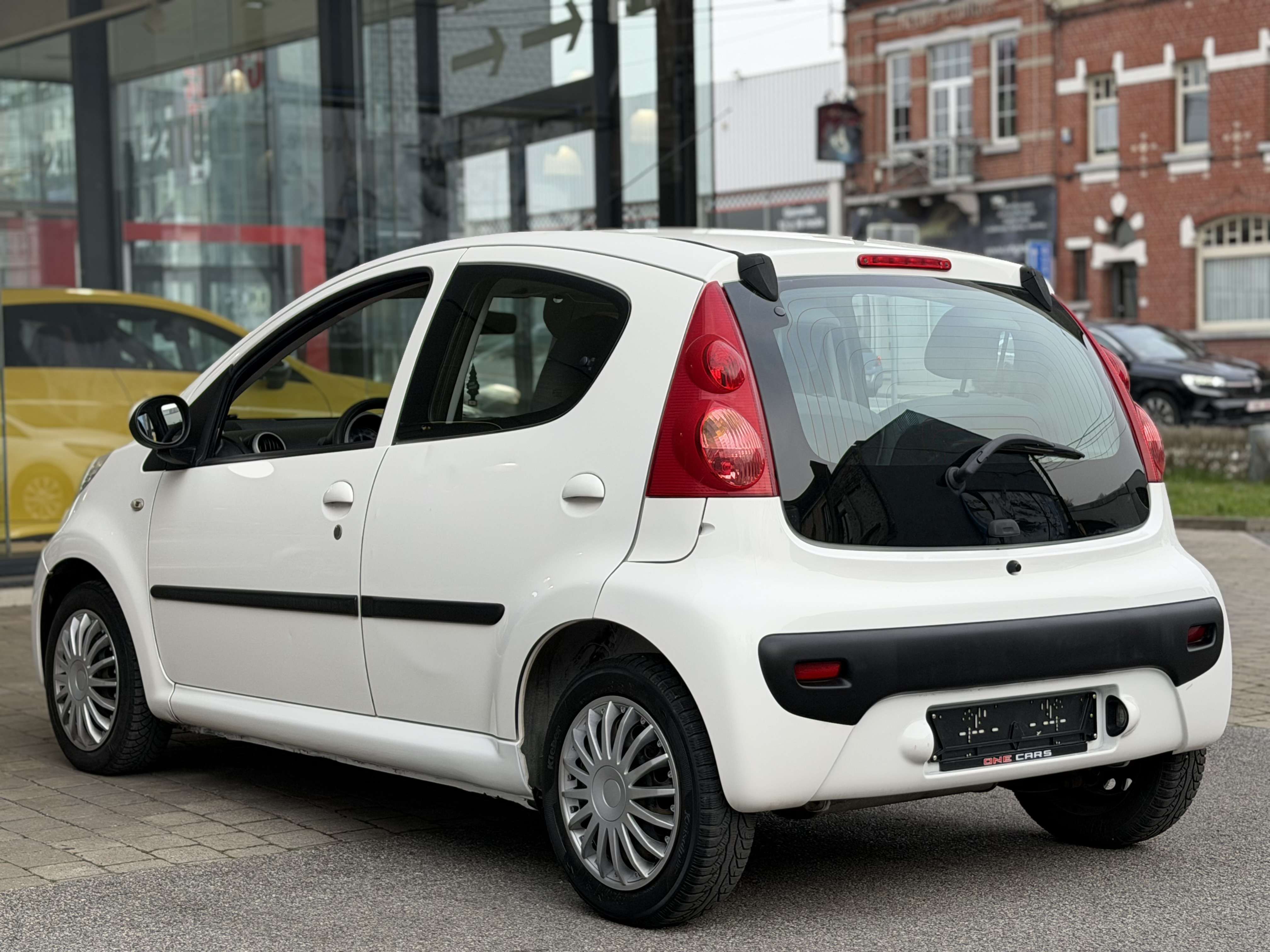 Peugeot 107 1.0i 50kw 68cv AUTOMATIQUE AIRCO-VE-VC-DA-GAR 1AN