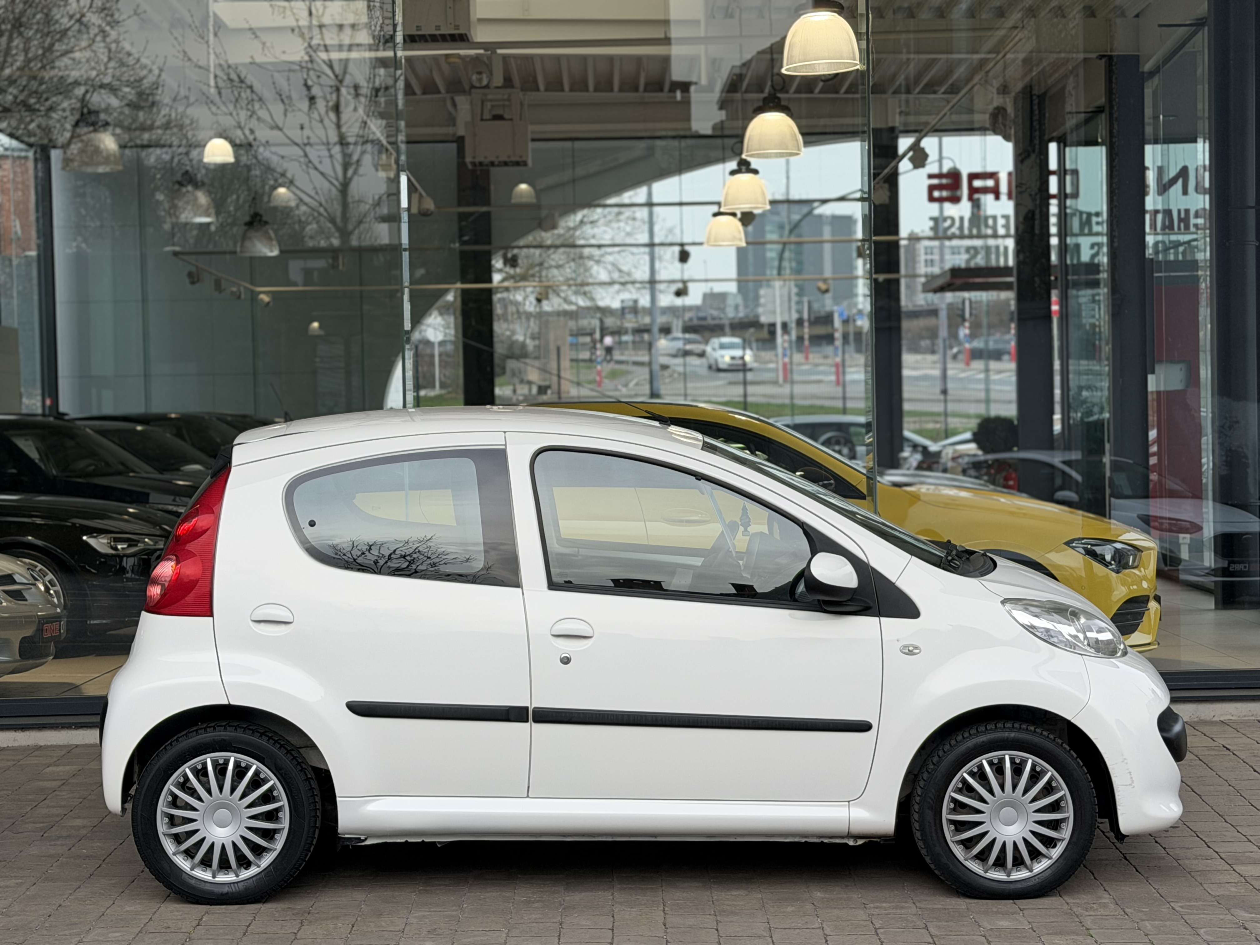 Peugeot 107 1.0i 50kw 68cv AUTOMATIQUE AIRCO-VE-VC-DA-GAR 1AN