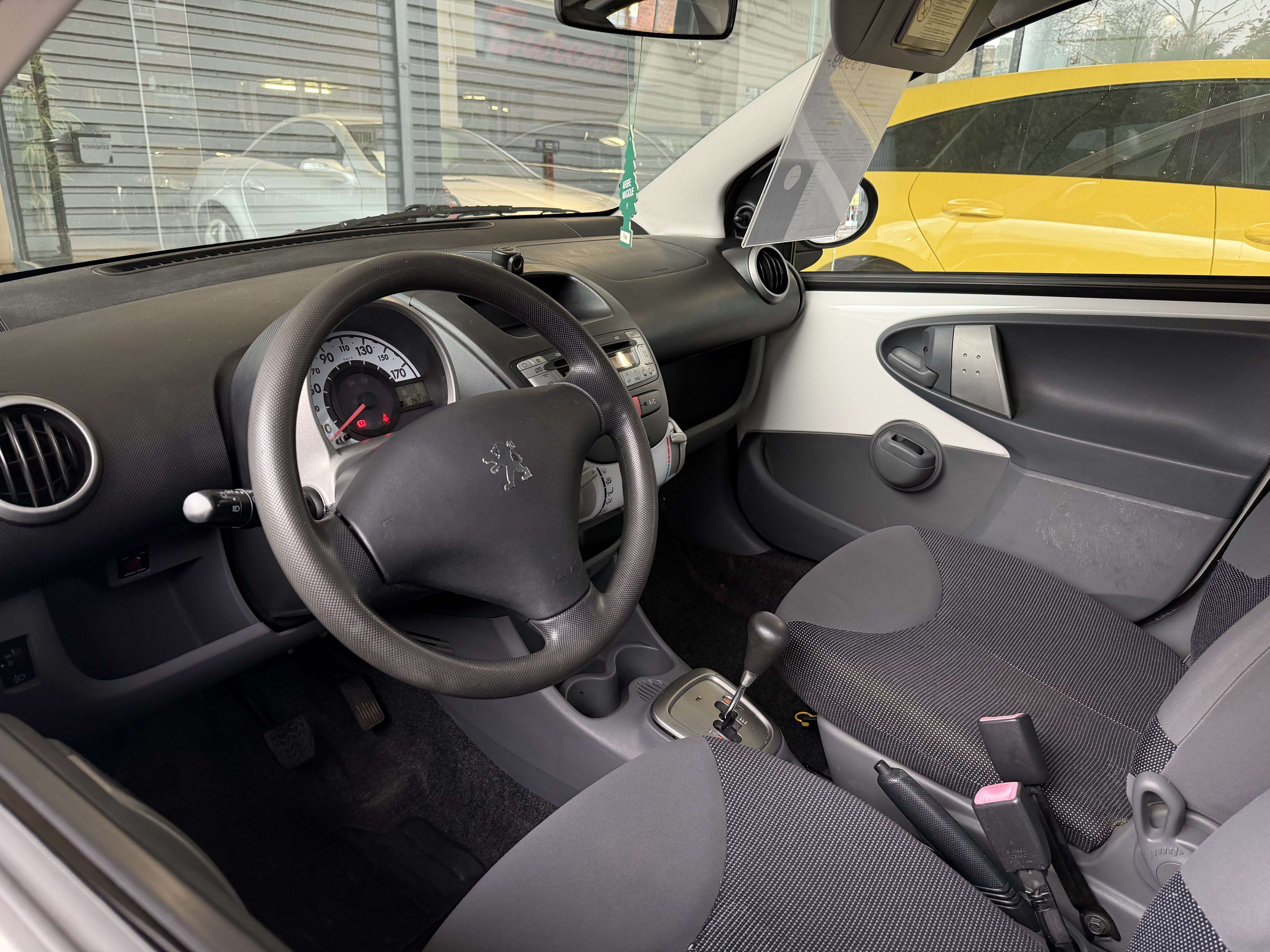 Peugeot 107 1.0i 50kw 68cv AUTOMATIQUE AIRCO-VE-VC-DA-GAR 1AN