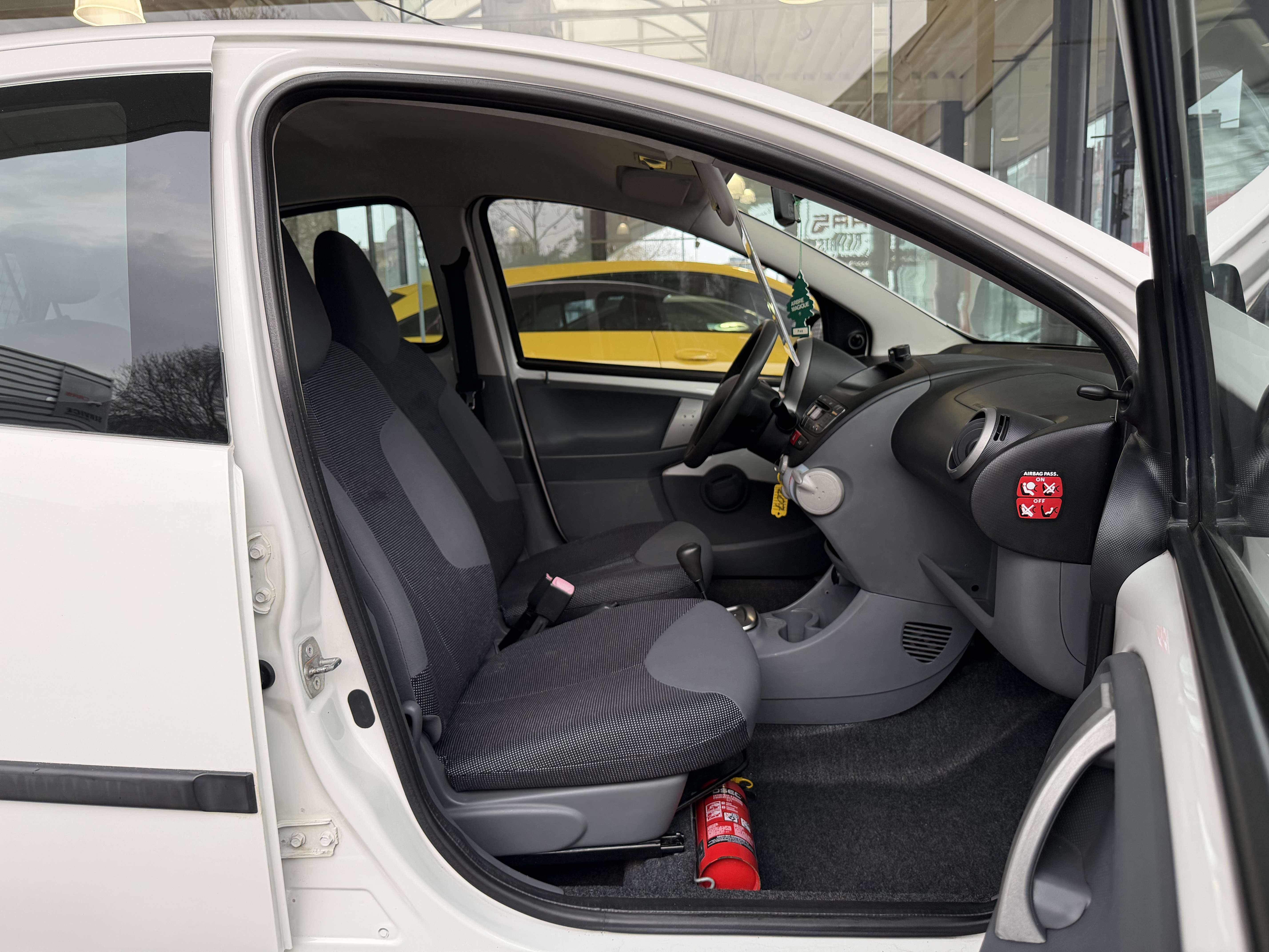 Peugeot 107 1.0i 50kw 68cv AUTOMATIQUE AIRCO-VE-VC-DA-GAR 1AN