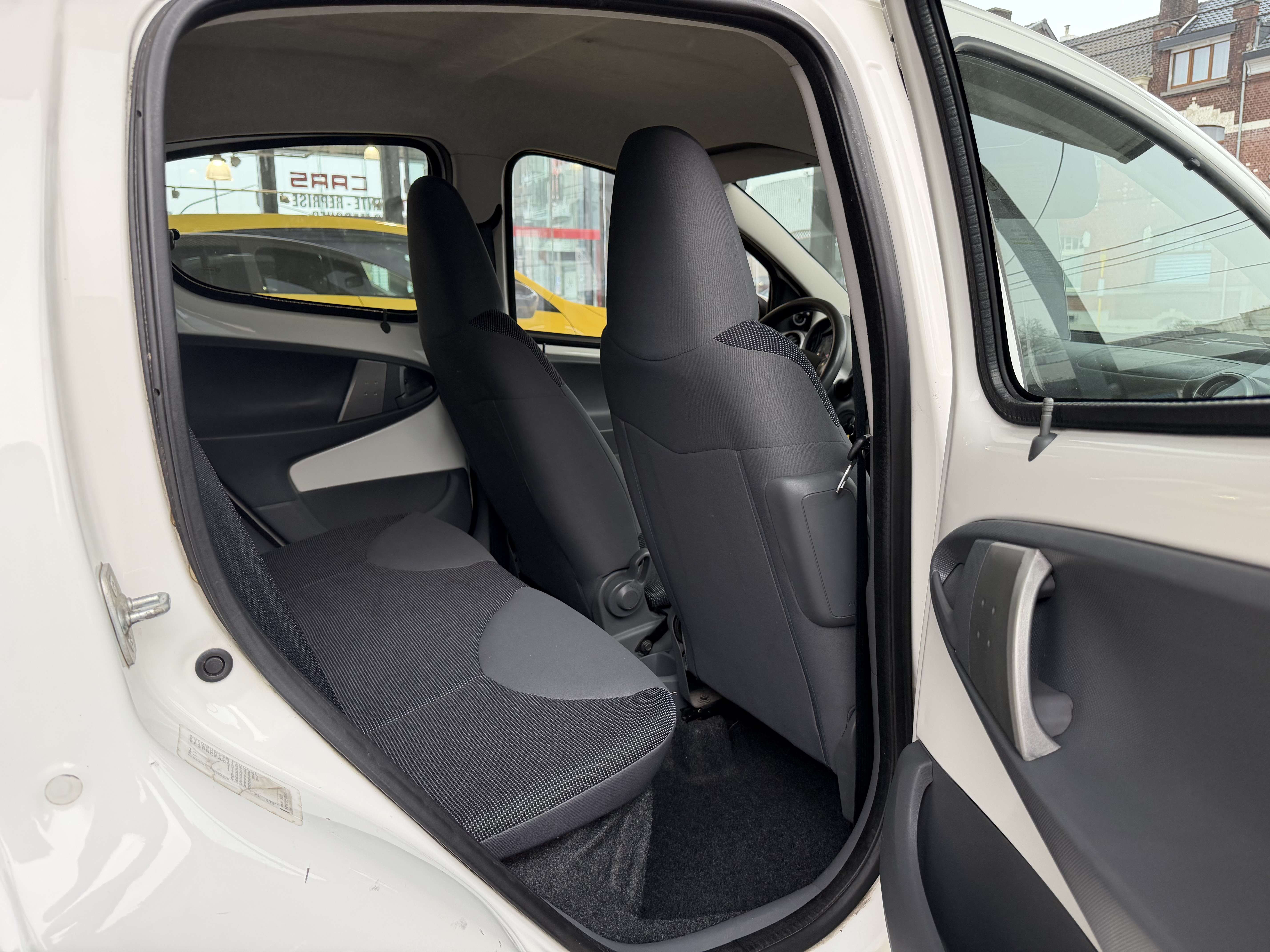 Peugeot 107 1.0i 50kw 68cv AUTOMATIQUE AIRCO-VE-VC-DA-GAR 1AN