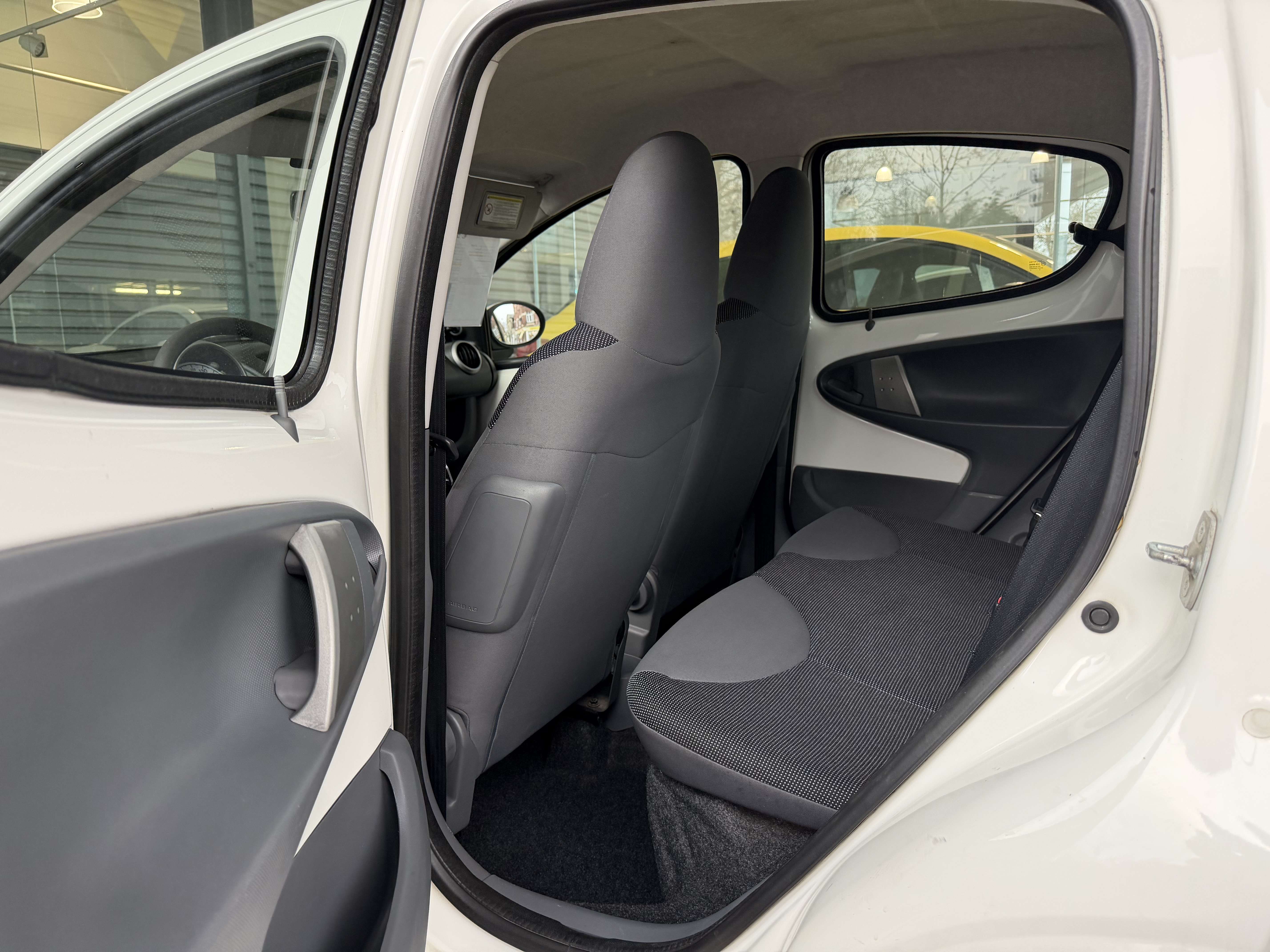 Peugeot 107 1.0i 50kw 68cv AUTOMATIQUE AIRCO-VE-VC-DA-GAR 1AN