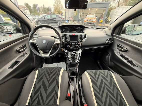 Lancia Ypsilon Ypsilon 1.2i Fire Evo Platinium, Ac + 12m Garantie