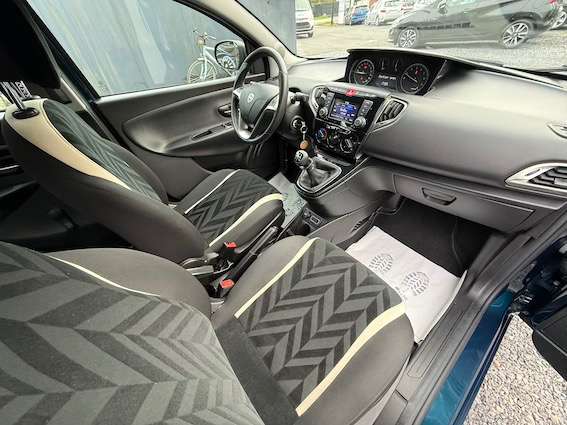 Lancia Ypsilon Ypsilon 1.2i Fire Evo Platinium, Ac + 12m Garantie