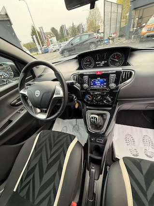 Lancia Ypsilon Ypsilon 1.2i Fire Evo Platinium, Ac + 12m Garantie