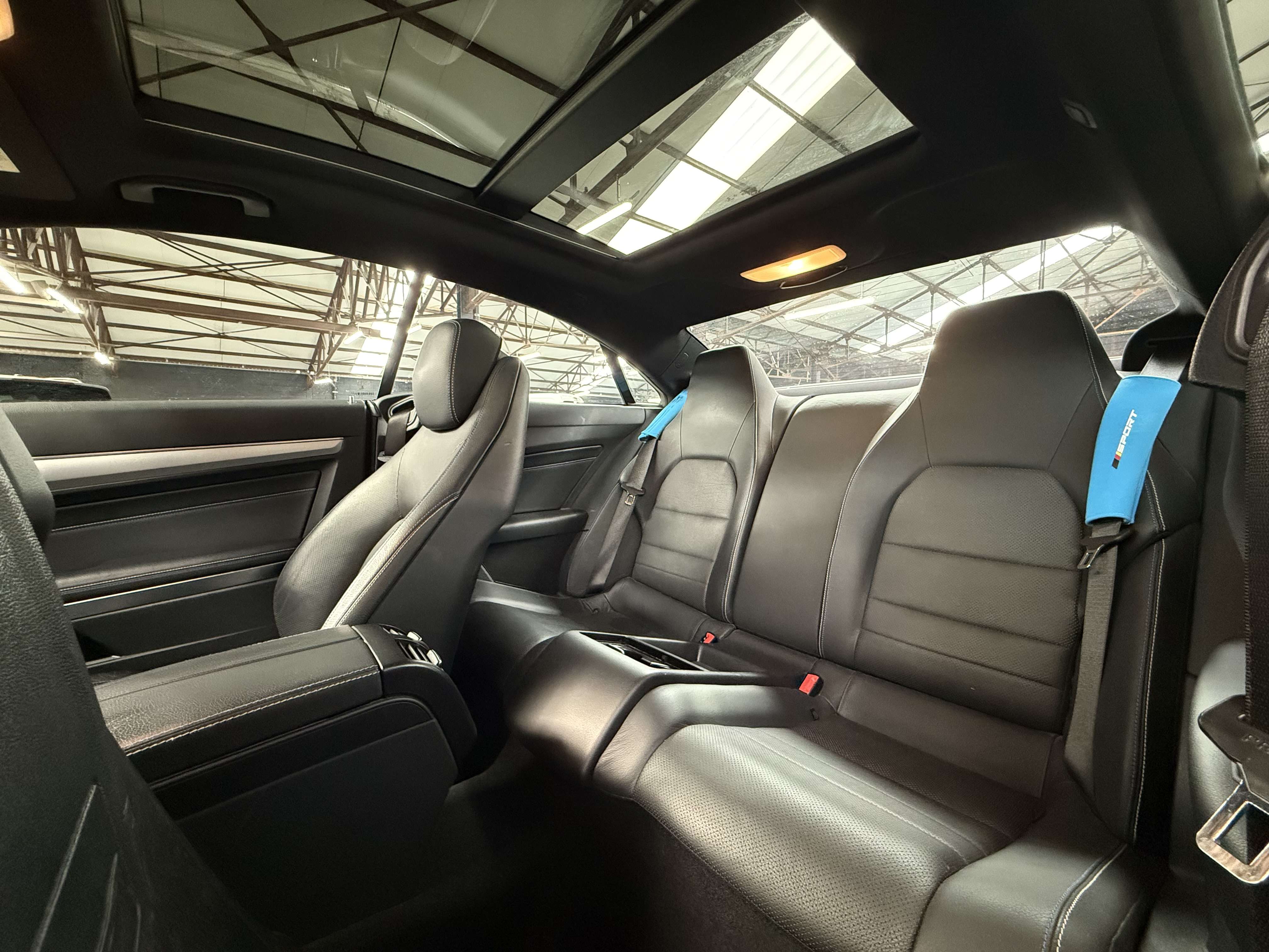 Mercedes-Benz E 220 d * PACK AMG * TOIT PANO * LED * RADAR * SIEGE CH