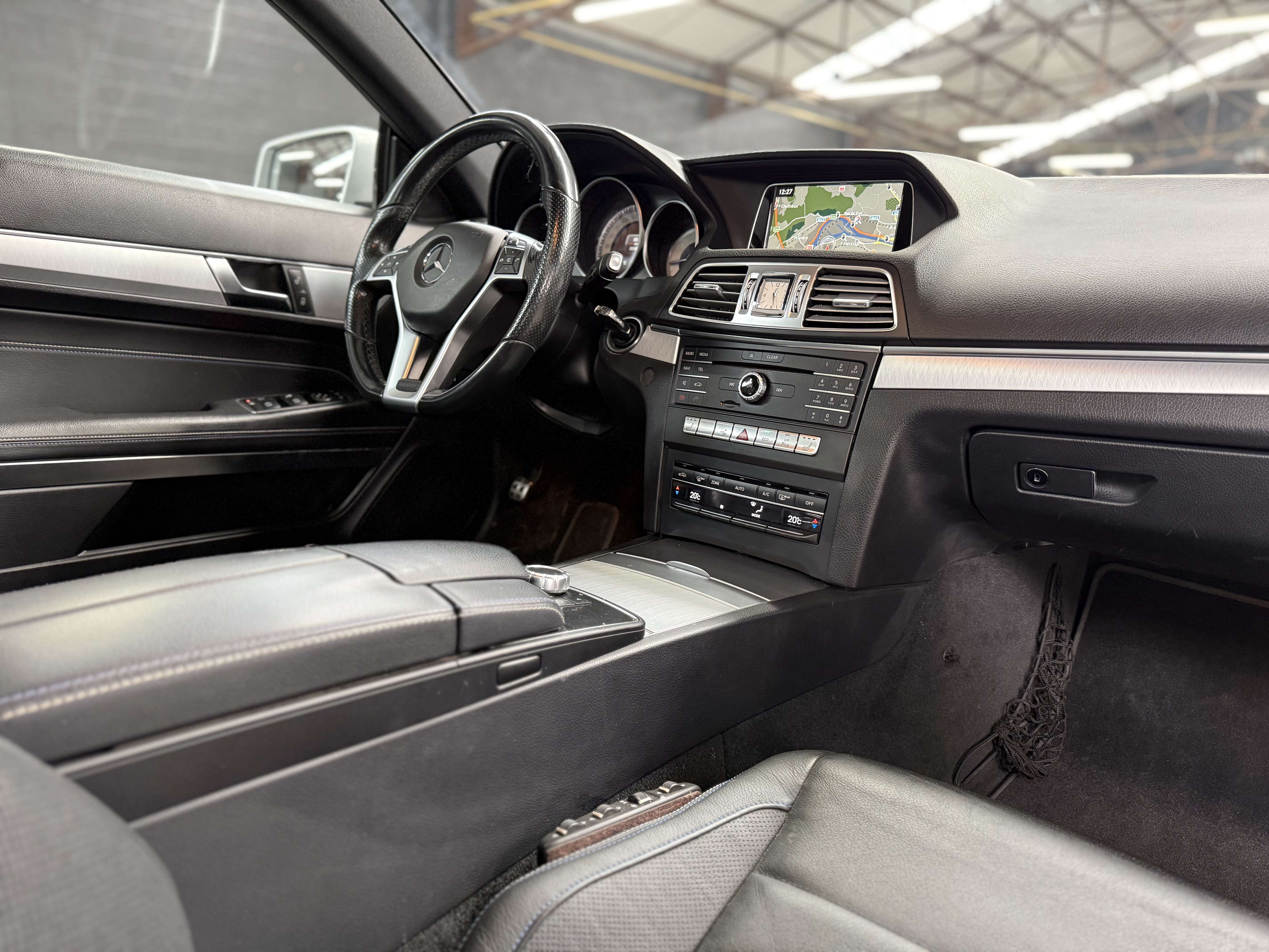 Mercedes-Benz E 220 d * PACK AMG * TOIT PANO * LED * RADAR * SIEGE CH