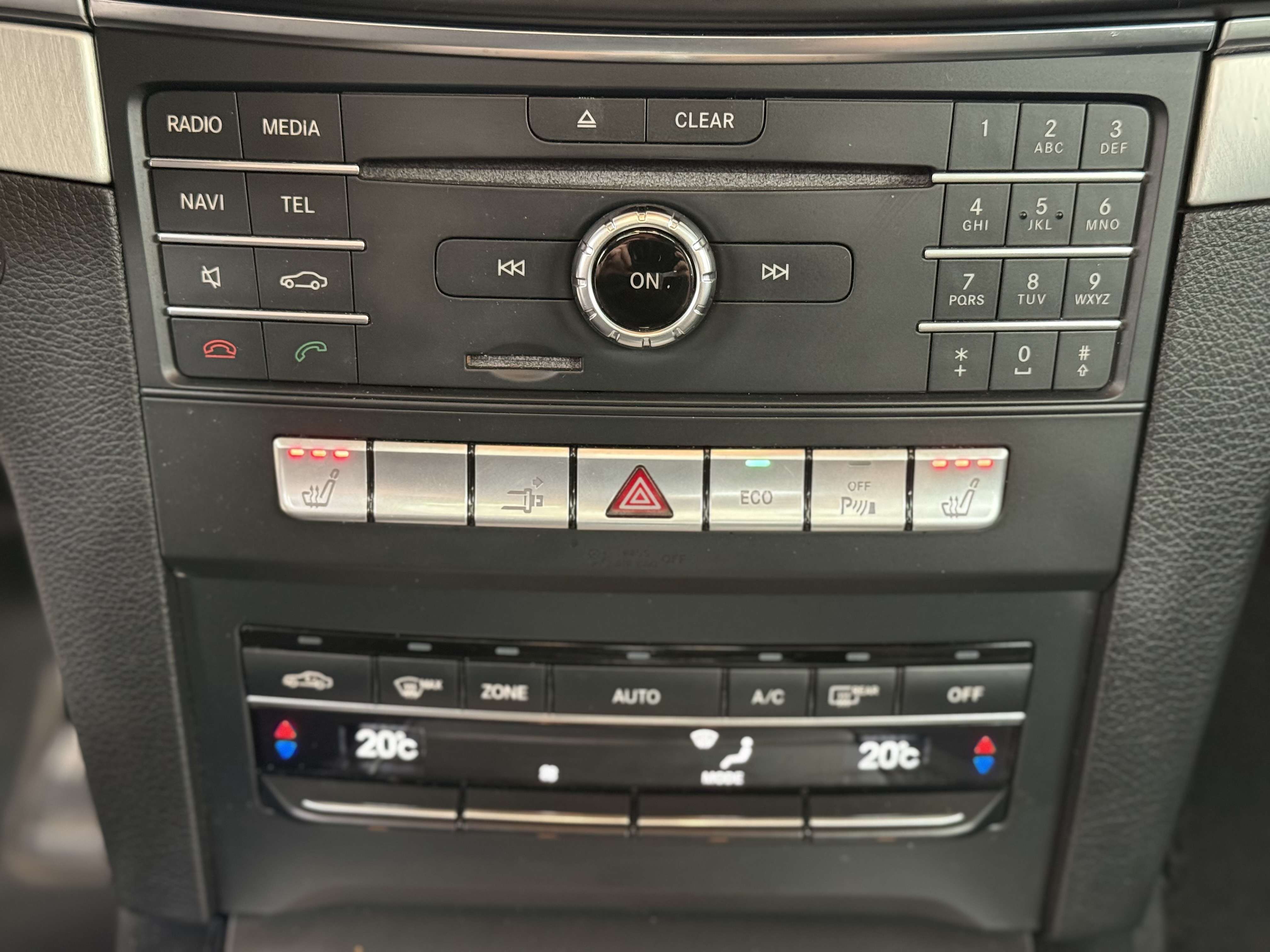Mercedes-Benz E 220 d * PACK AMG * TOIT PANO * LED * RADAR * SIEGE CH
