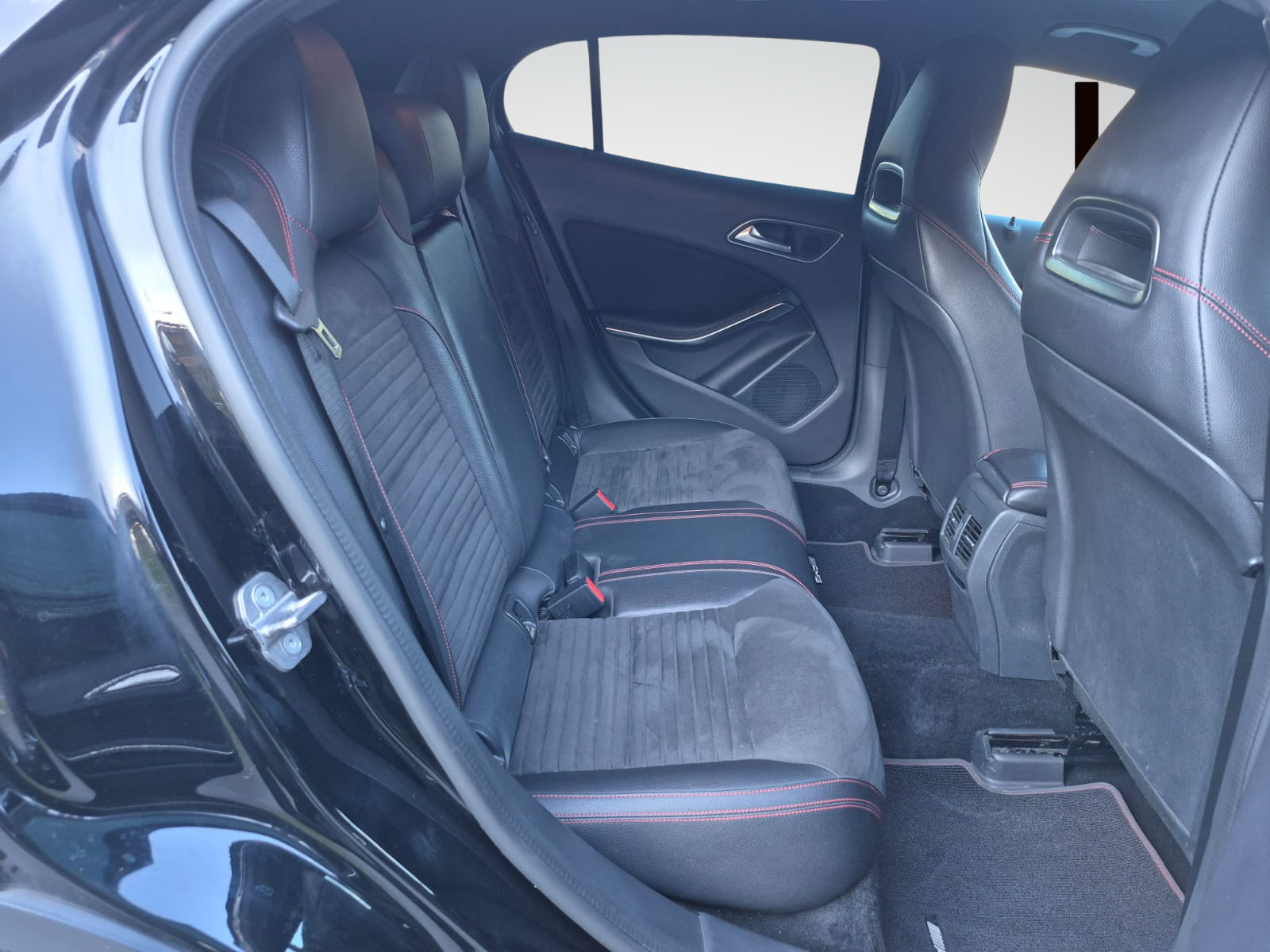 Mercedes-Benz GLA 180 Finition "AMG LINE" - SUV Premium Automatique - Garantie 12 Mois avec Entretien Effectué - Zone LEZ Ok