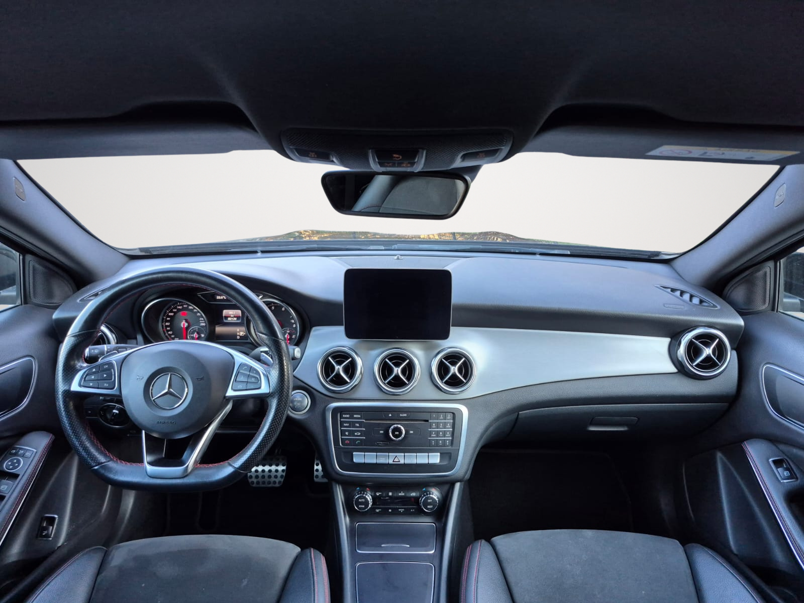 Mercedes-Benz GLA 180 Finition "AMG LINE" - SUV Premium Automatique - Garantie 12 Mois avec Entretien Effectué - Zone LEZ Ok