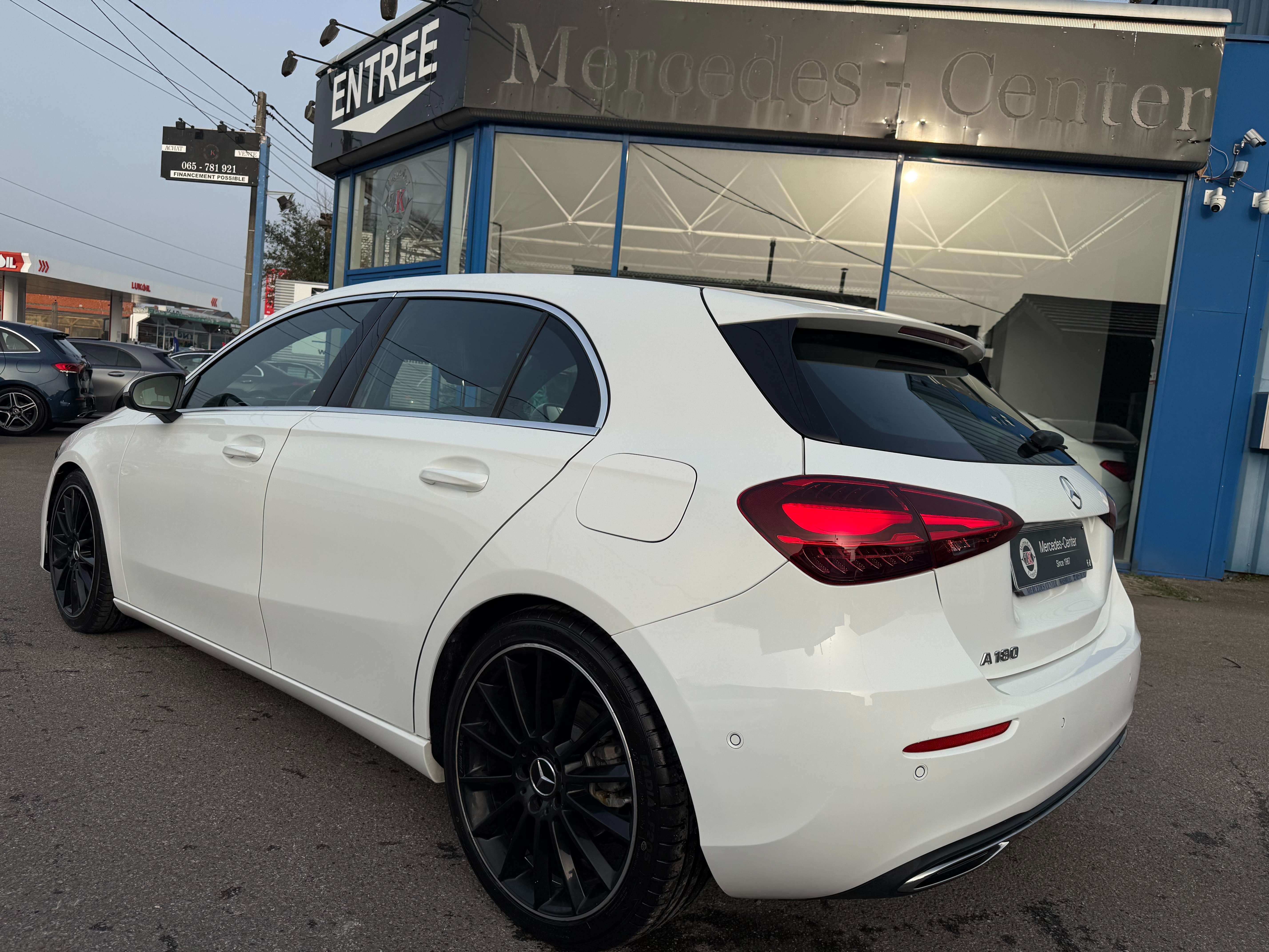 Mercedes-Benz A 180 7G-DCT * AMG 18 * FACELIFT * DIGITAL COCKPIT * LED