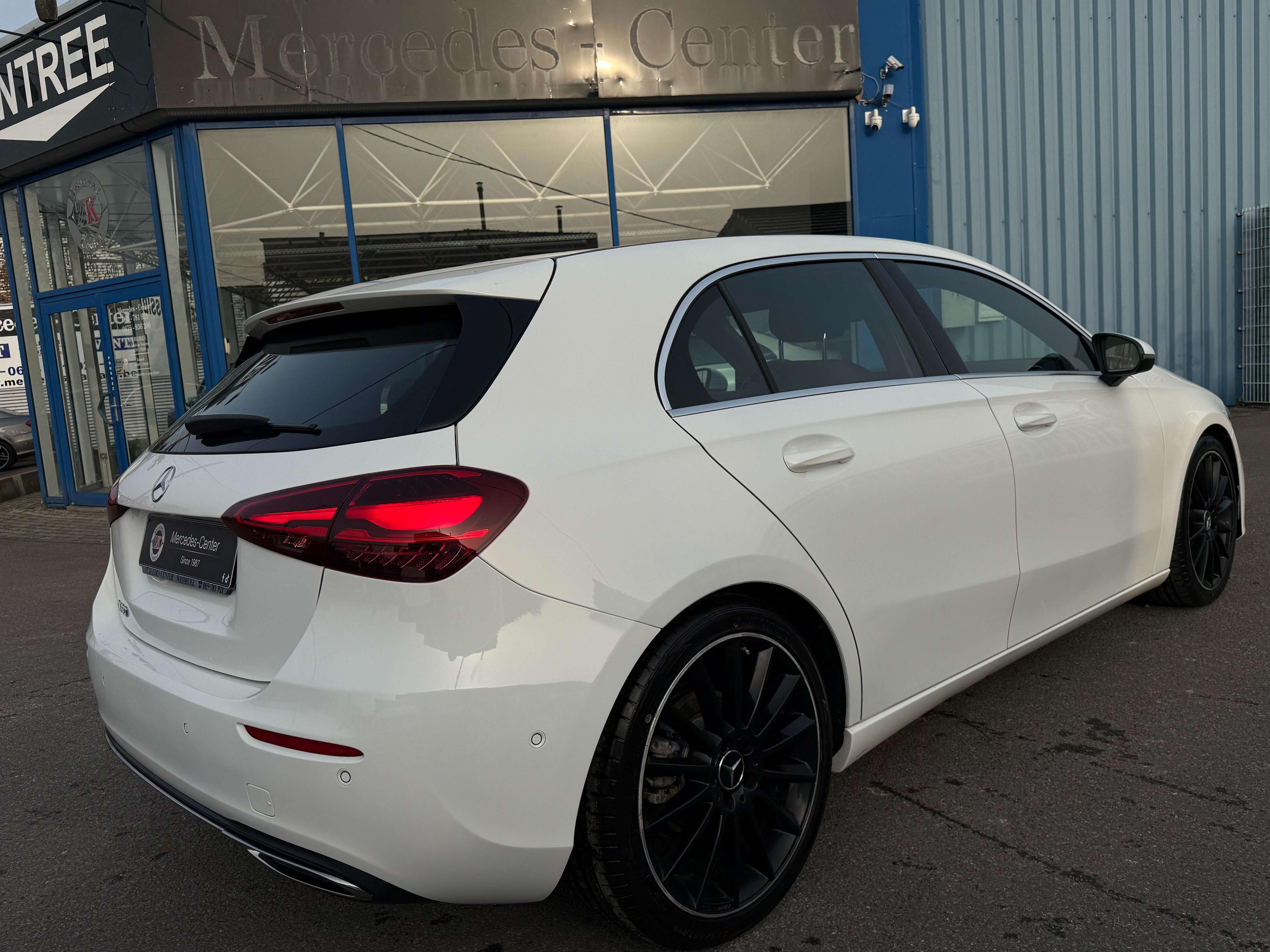 Mercedes-Benz A 180 7G-DCT * AMG 18 * FACELIFT * DIGITAL COCKPIT * LED