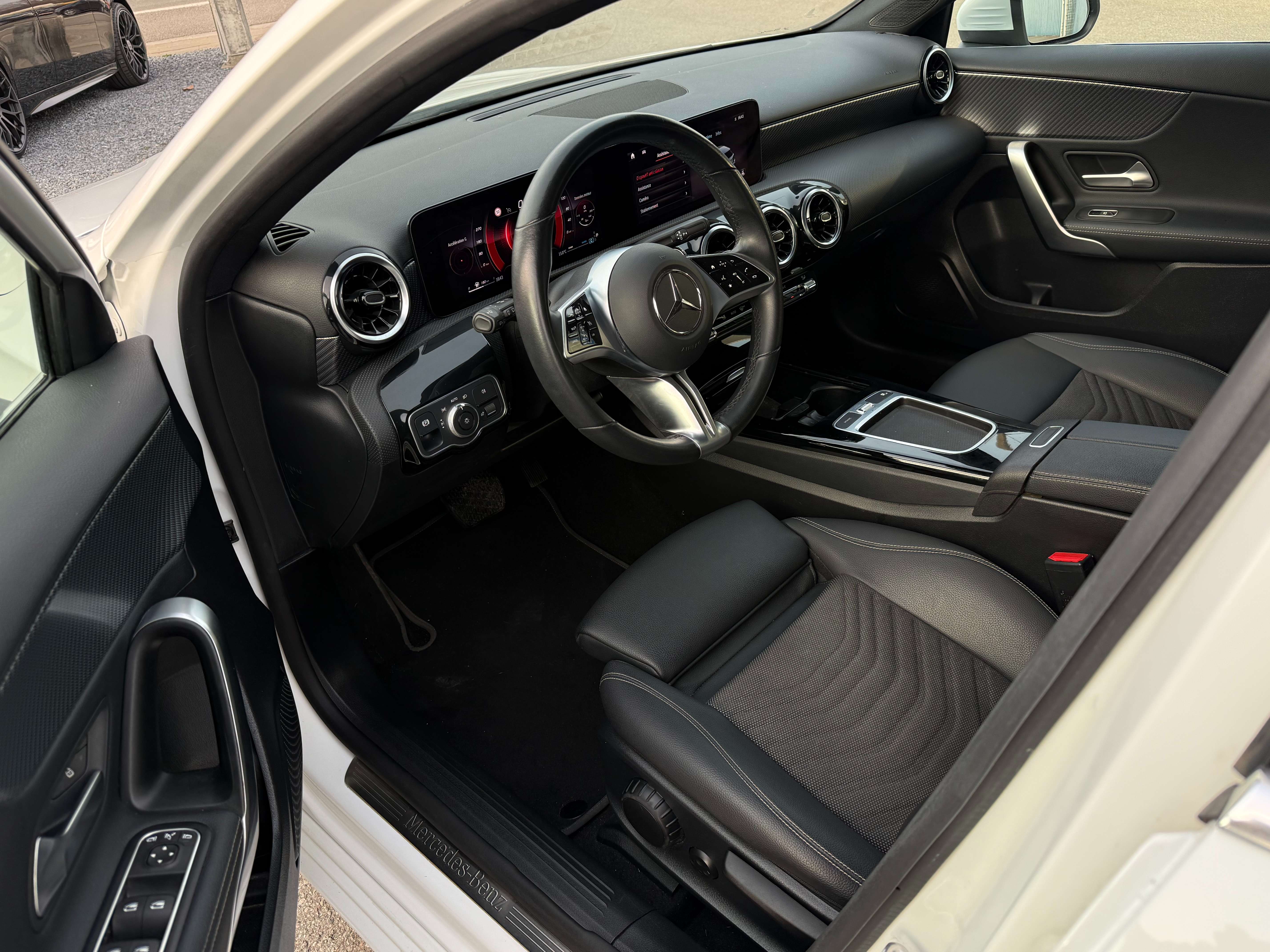 Mercedes-Benz A 180 7G-DCT * AMG 18 * FACELIFT * DIGITAL COCKPIT * LED