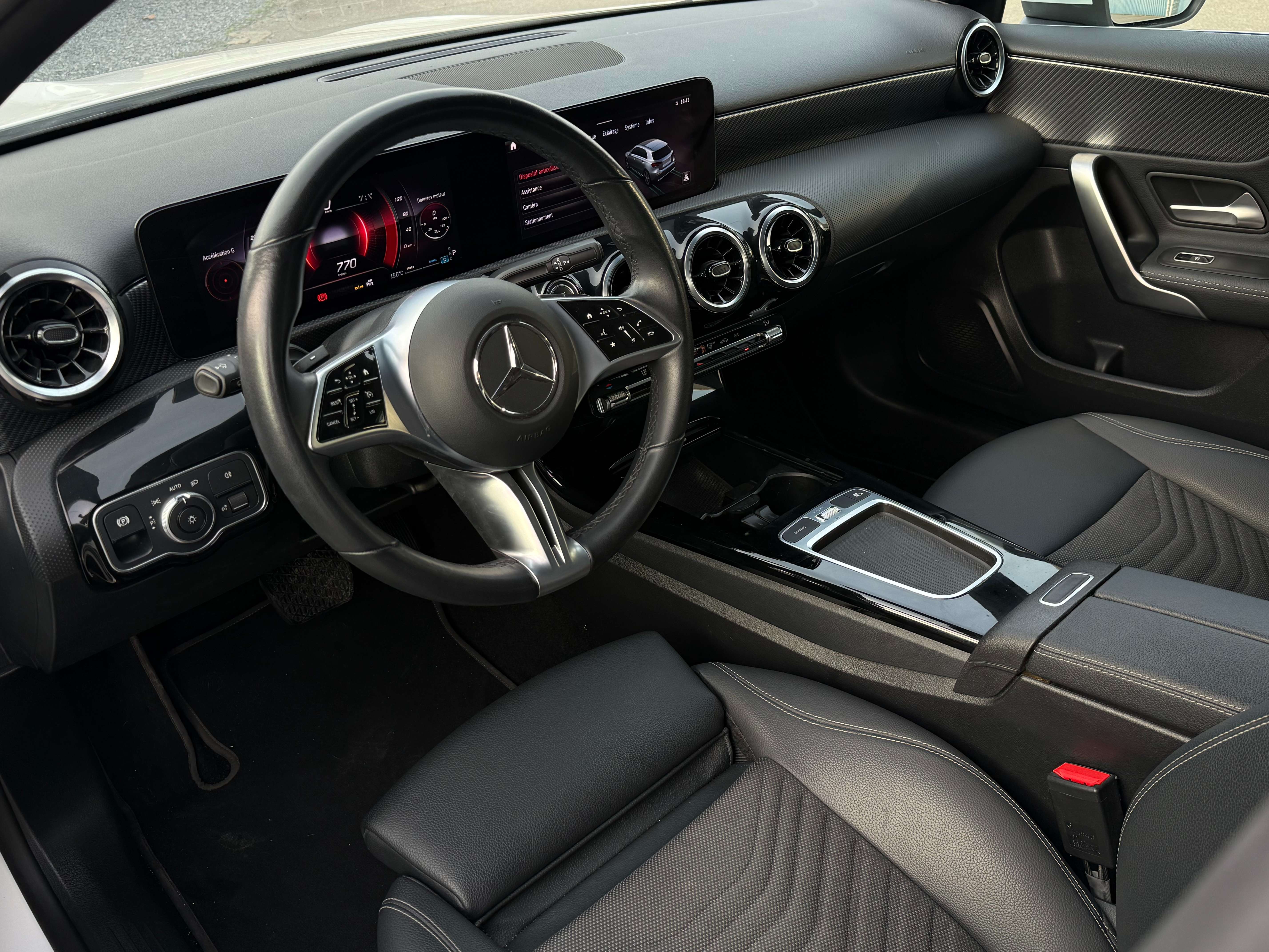 Mercedes-Benz A 180 7G-DCT * AMG 18 * FACELIFT * DIGITAL COCKPIT * LED