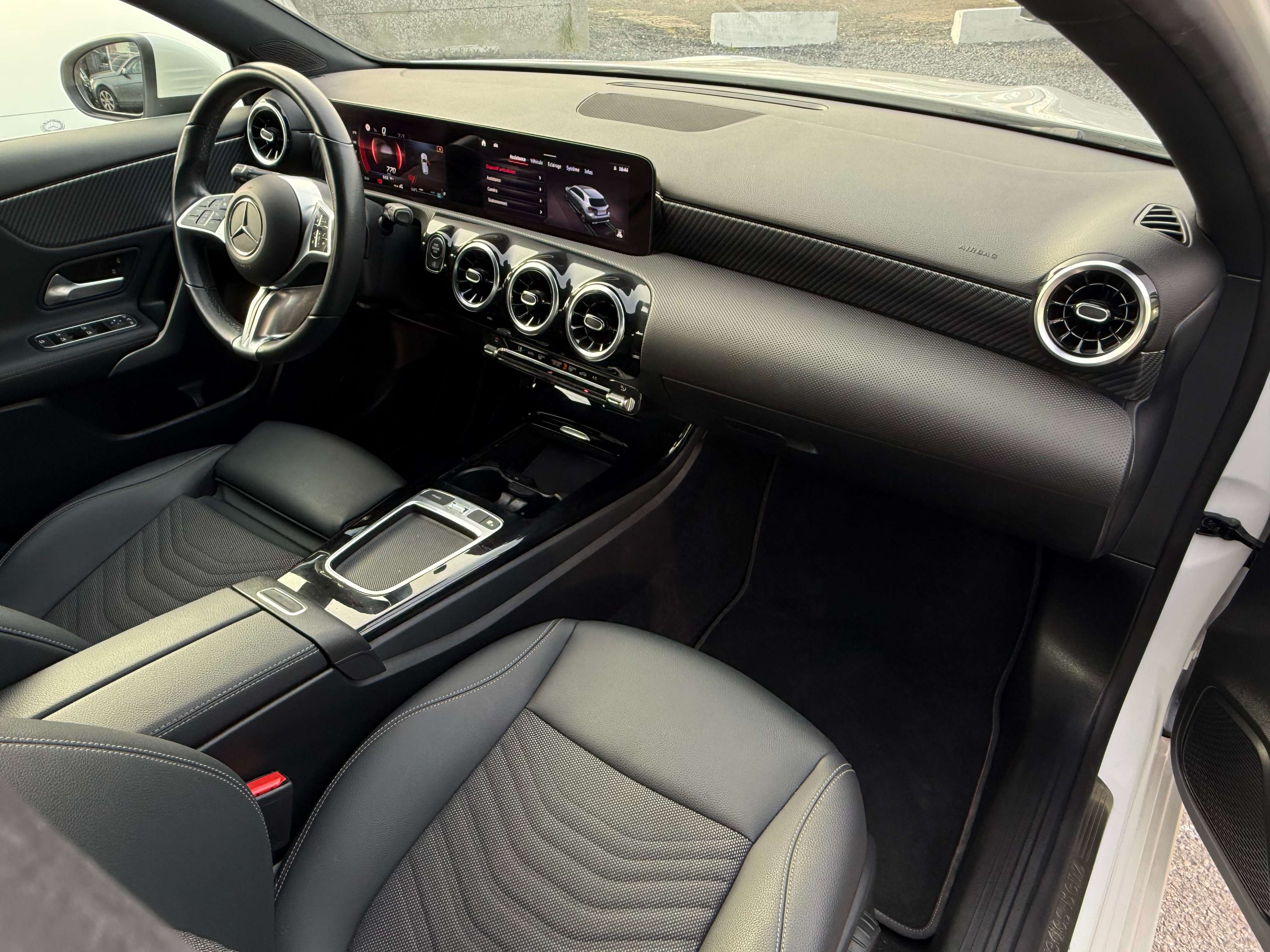 Mercedes-Benz A 180 7G-DCT * AMG 18 * FACELIFT * DIGITAL COCKPIT * LED