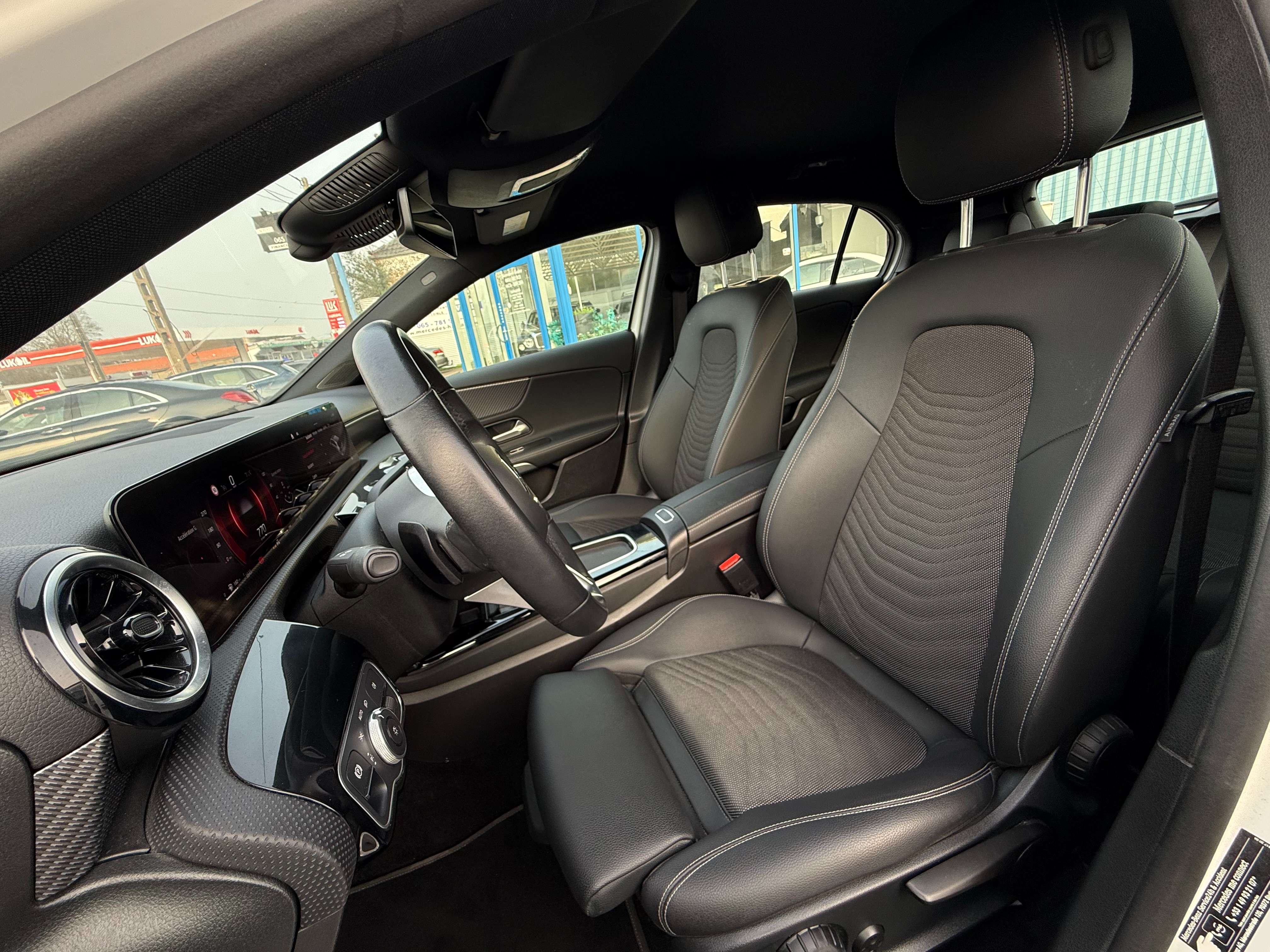 Mercedes-Benz A 180 7G-DCT * AMG 18 * FACELIFT * DIGITAL COCKPIT * LED