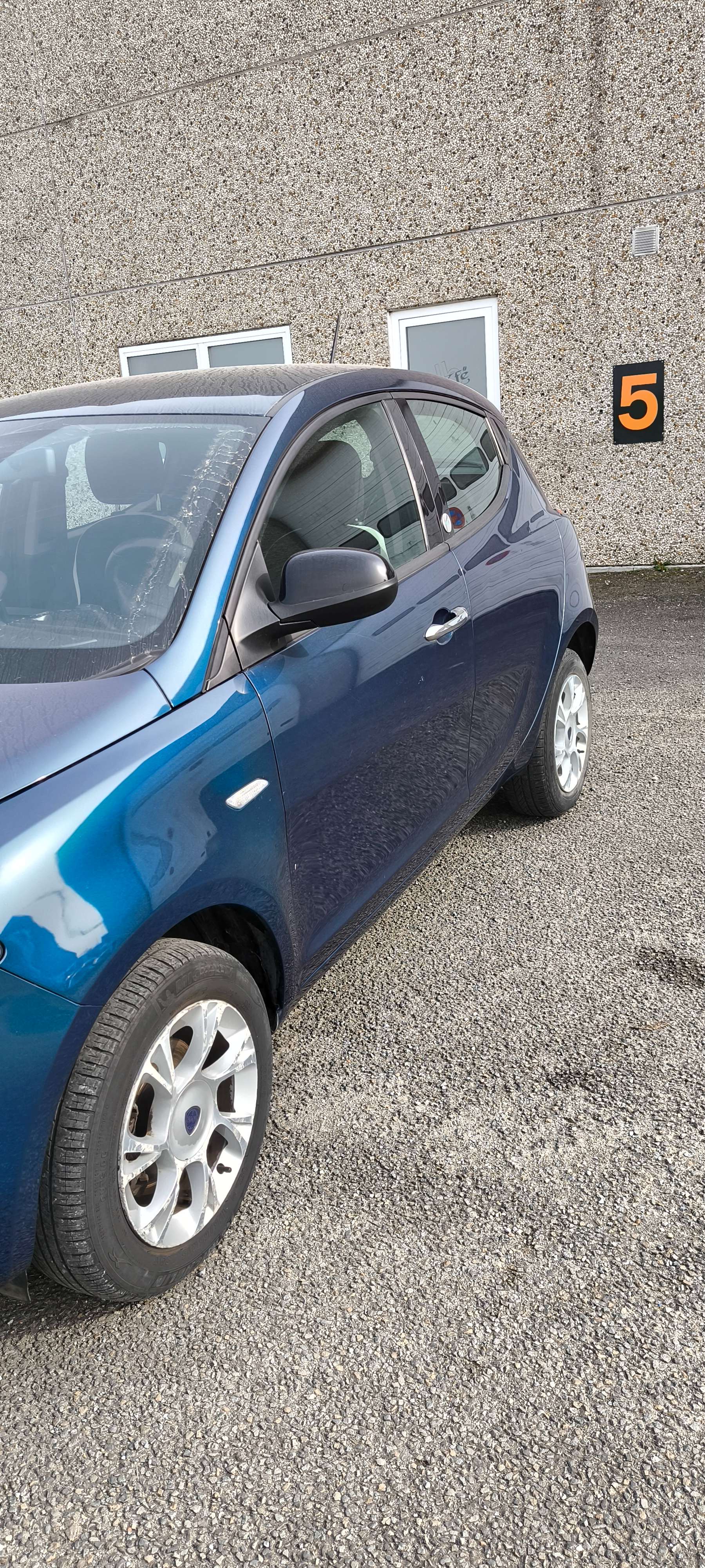Lancia Ypsilon Lancia Upsilon 1200 essence Cng 100000 km 2016