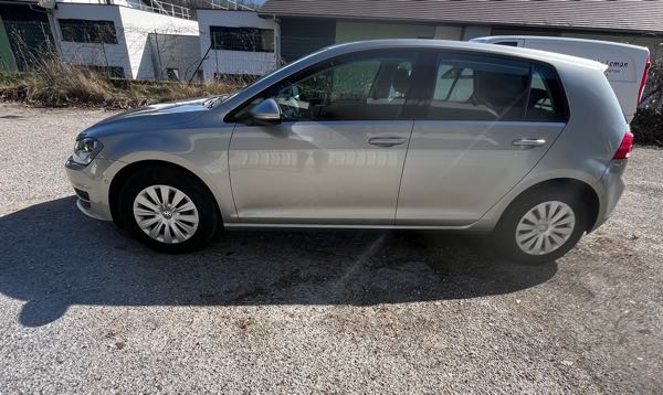 Volkswagen Golf VII 1.2 TSI 105 BLUEMOTION TECHNOLOGY CARAT 3P
