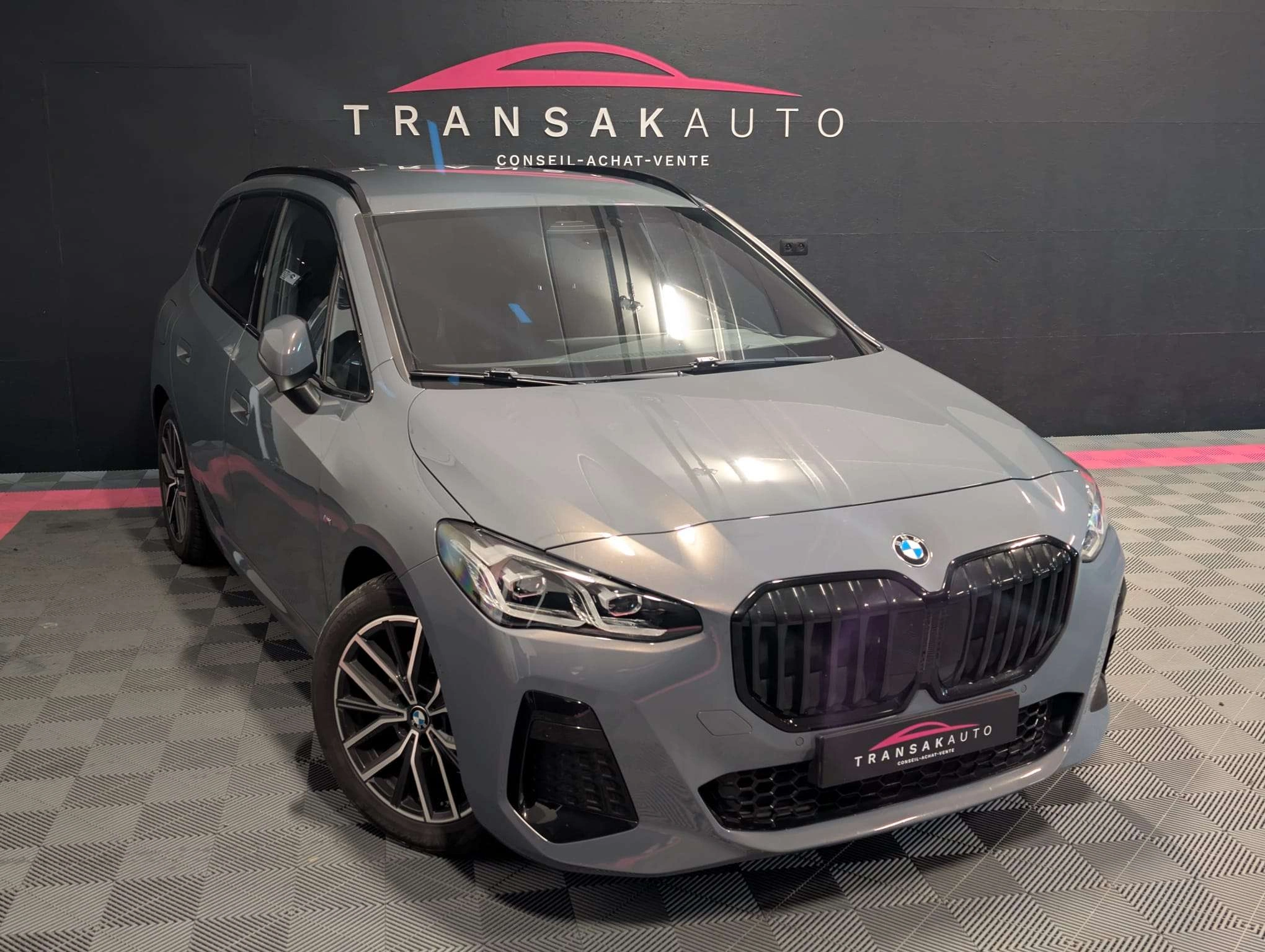 BMW 218 i Active Tourer Pack M — CarPlay — Sièges sport — Caméra — Attelage