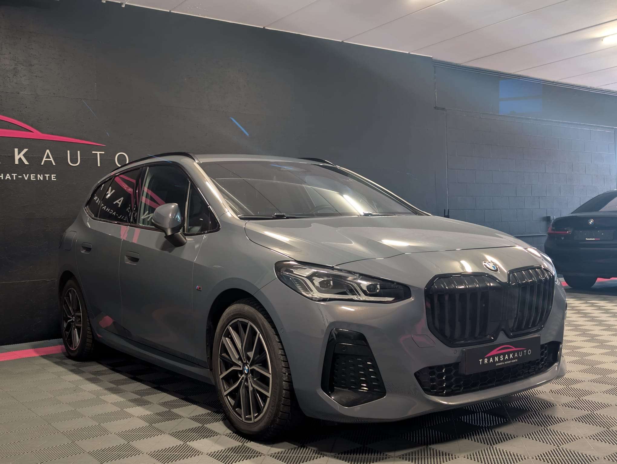 BMW 218 i Active Tourer Pack M — CarPlay — Sièges sport — Caméra — Attelage