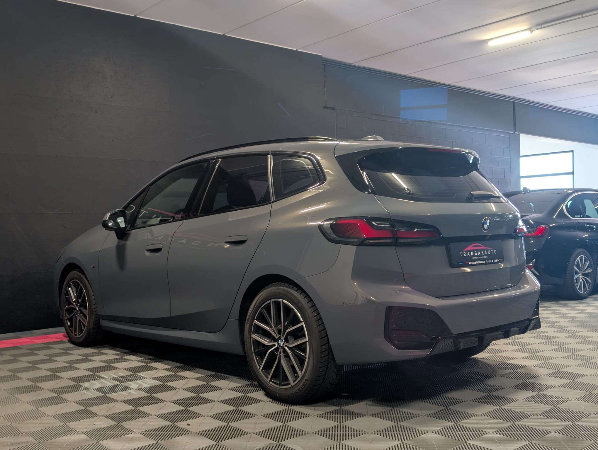 BMW 218 i Active Tourer Pack M — CarPlay — Sièges sport — Caméra — Attelage