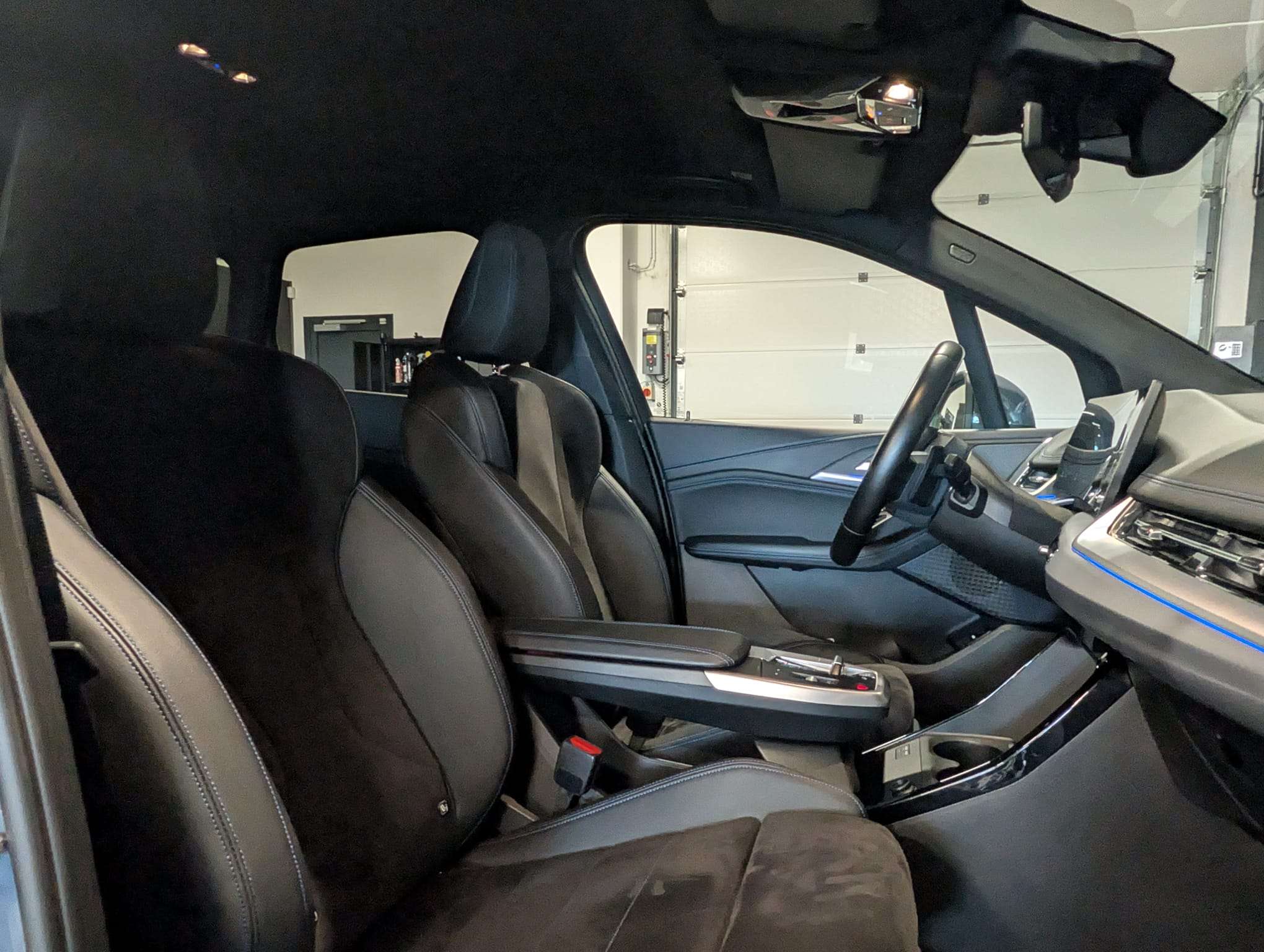 BMW 218 i Active Tourer Pack M — CarPlay — Sièges sport — Caméra — Attelage