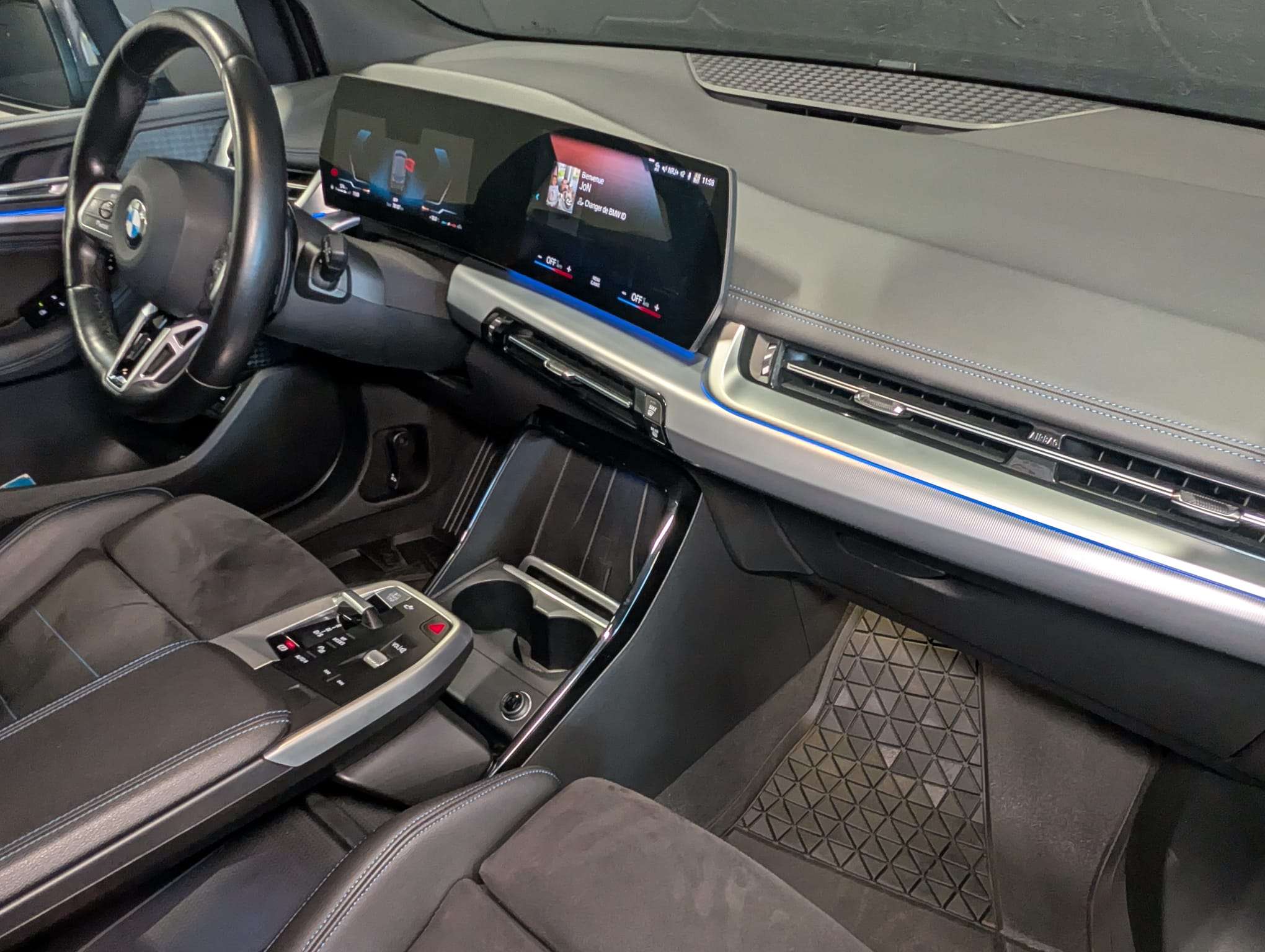 BMW 218 i Active Tourer Pack M — CarPlay — Sièges sport — Caméra — Attelage