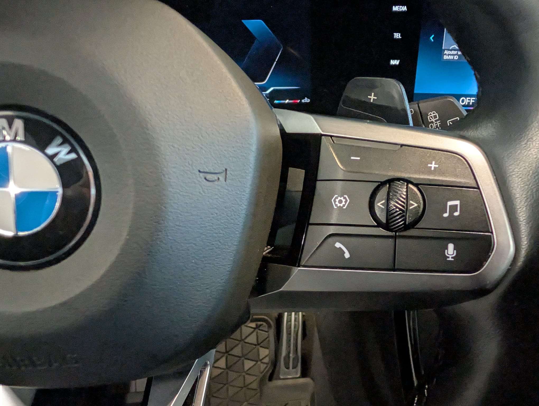BMW 218 i Active Tourer Pack M — CarPlay — Sièges sport — Caméra — Attelage