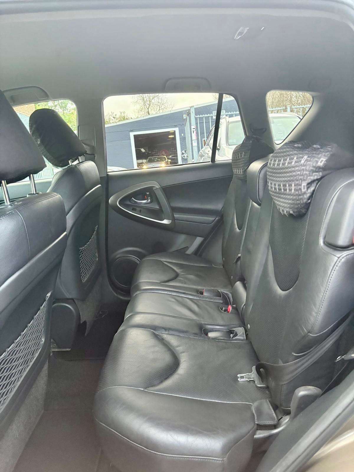 Toyota RAV 4 2.2 D-4D 4x4 VIP DPF " car-pass " Belgium car