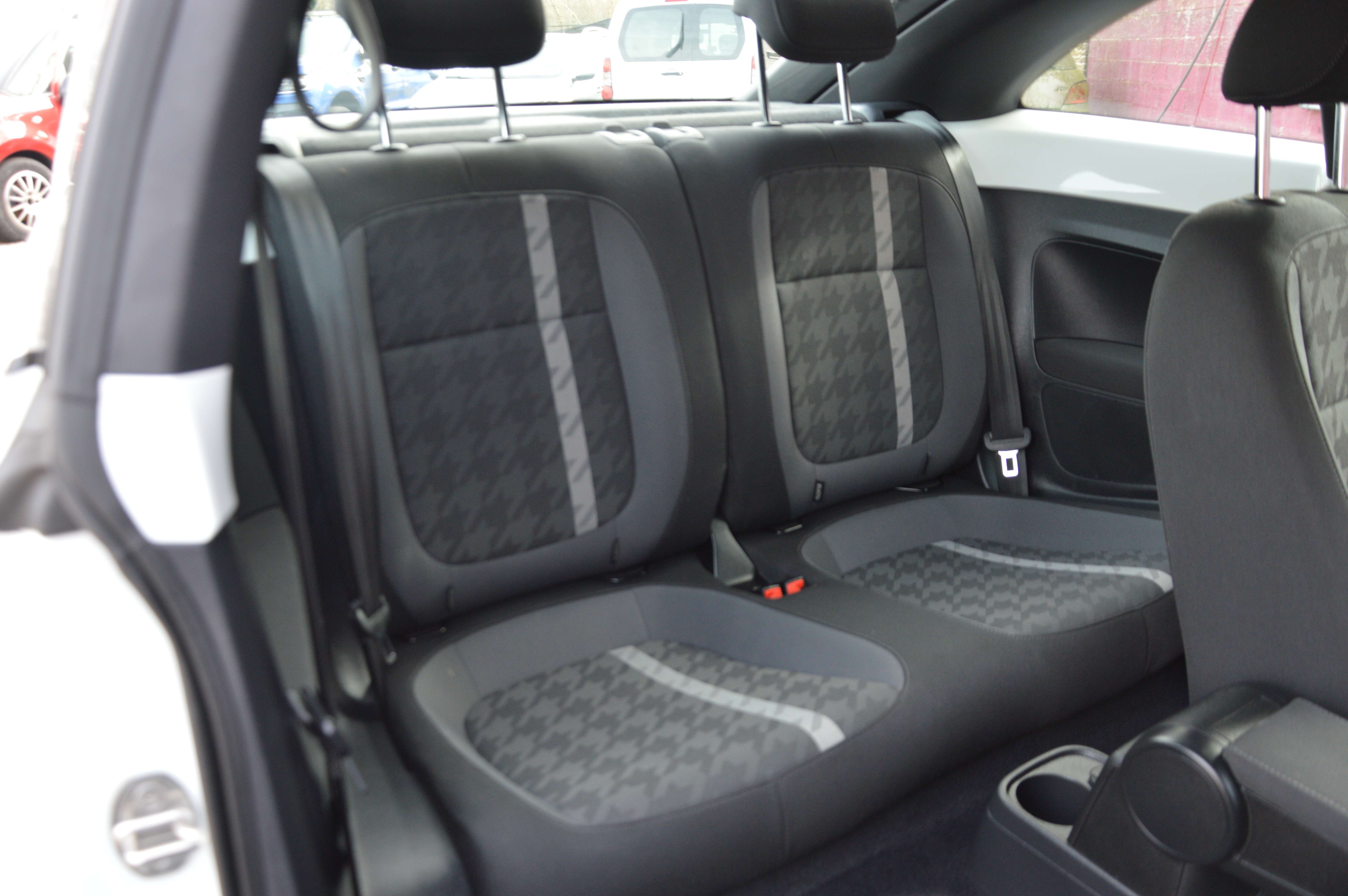 Volkswagen Beetle 2.0CRTDi Exclusive NAV SENS AV/AR CLIM 91.771KM