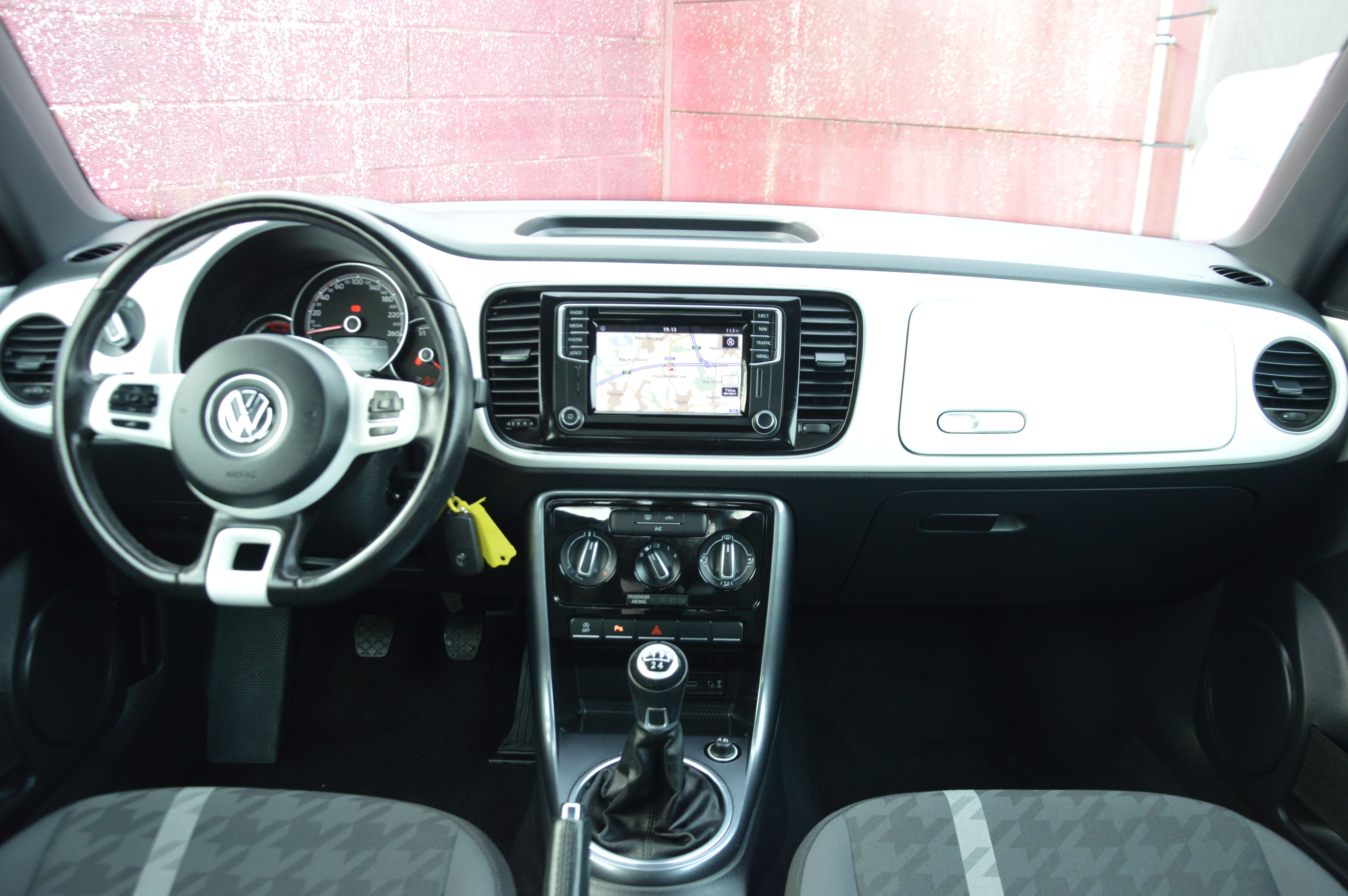 Volkswagen Beetle 2.0CRTDi Exclusive NAV SENS AV/AR CLIM 91.771KM
