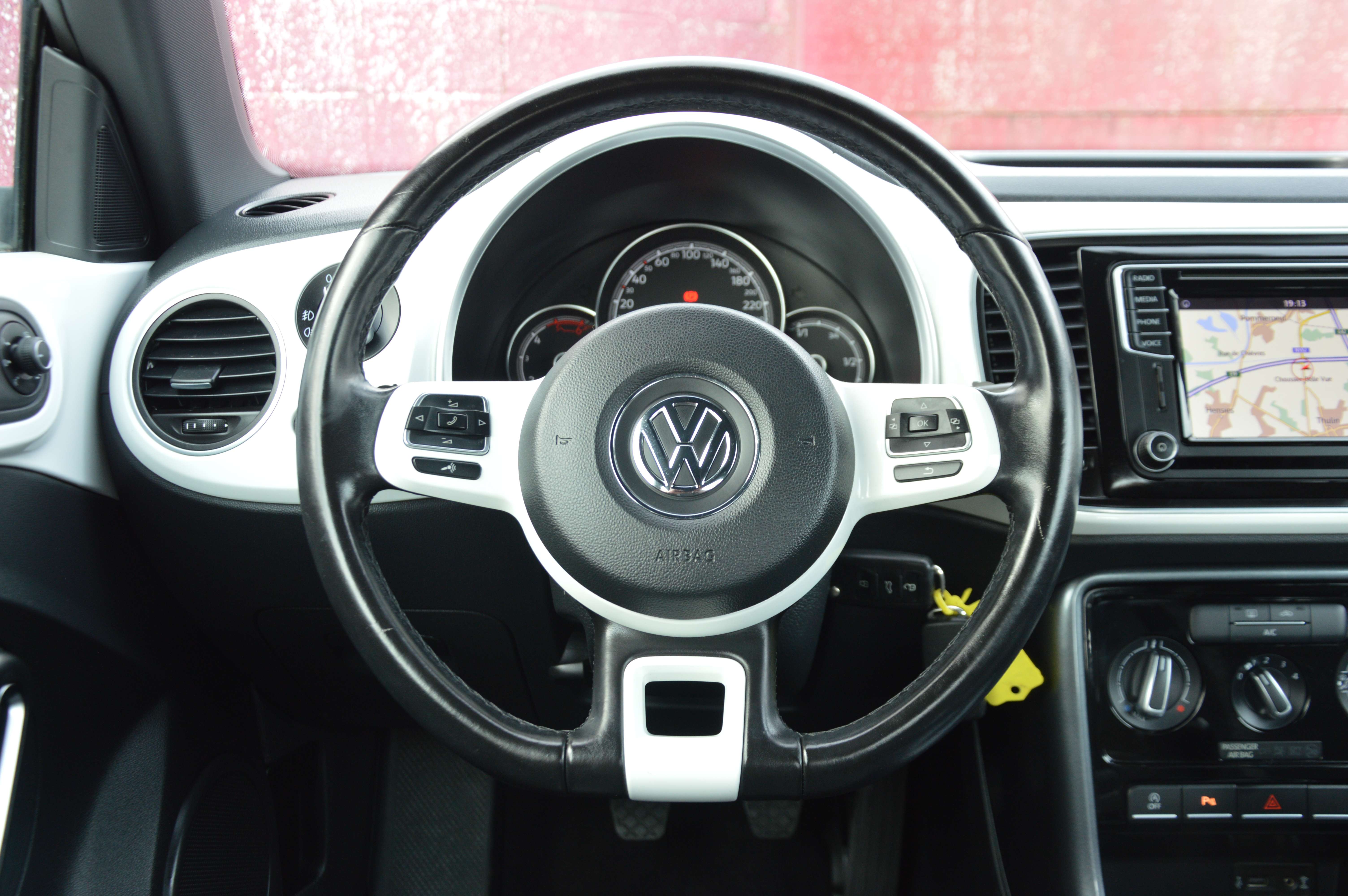 Volkswagen Beetle 2.0CRTDi Exclusive NAV SENS AV/AR CLIM 91.771KM