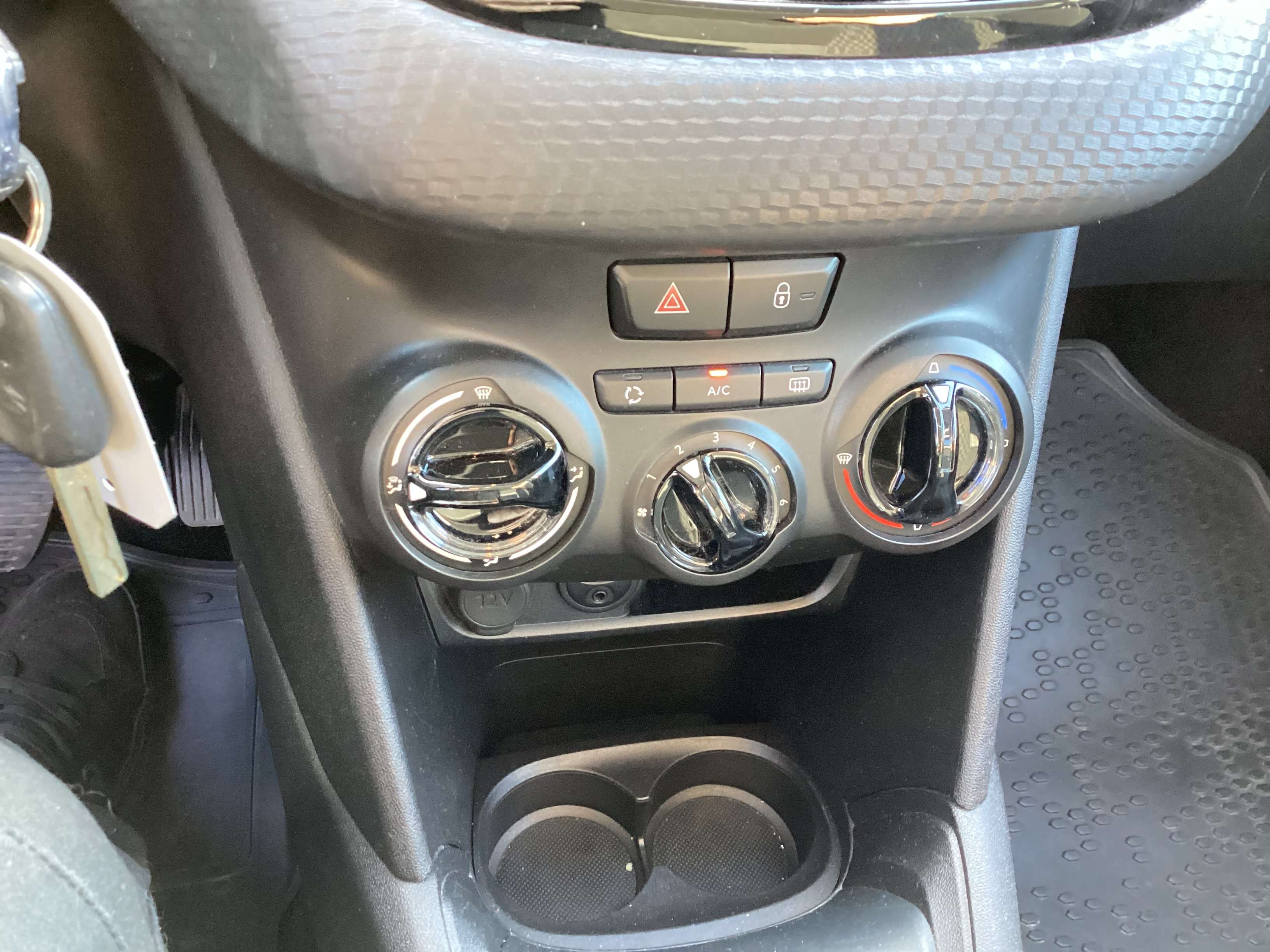 Peugeot 208 208 1.2i Style comme neuve⭐️⭐️⭐️