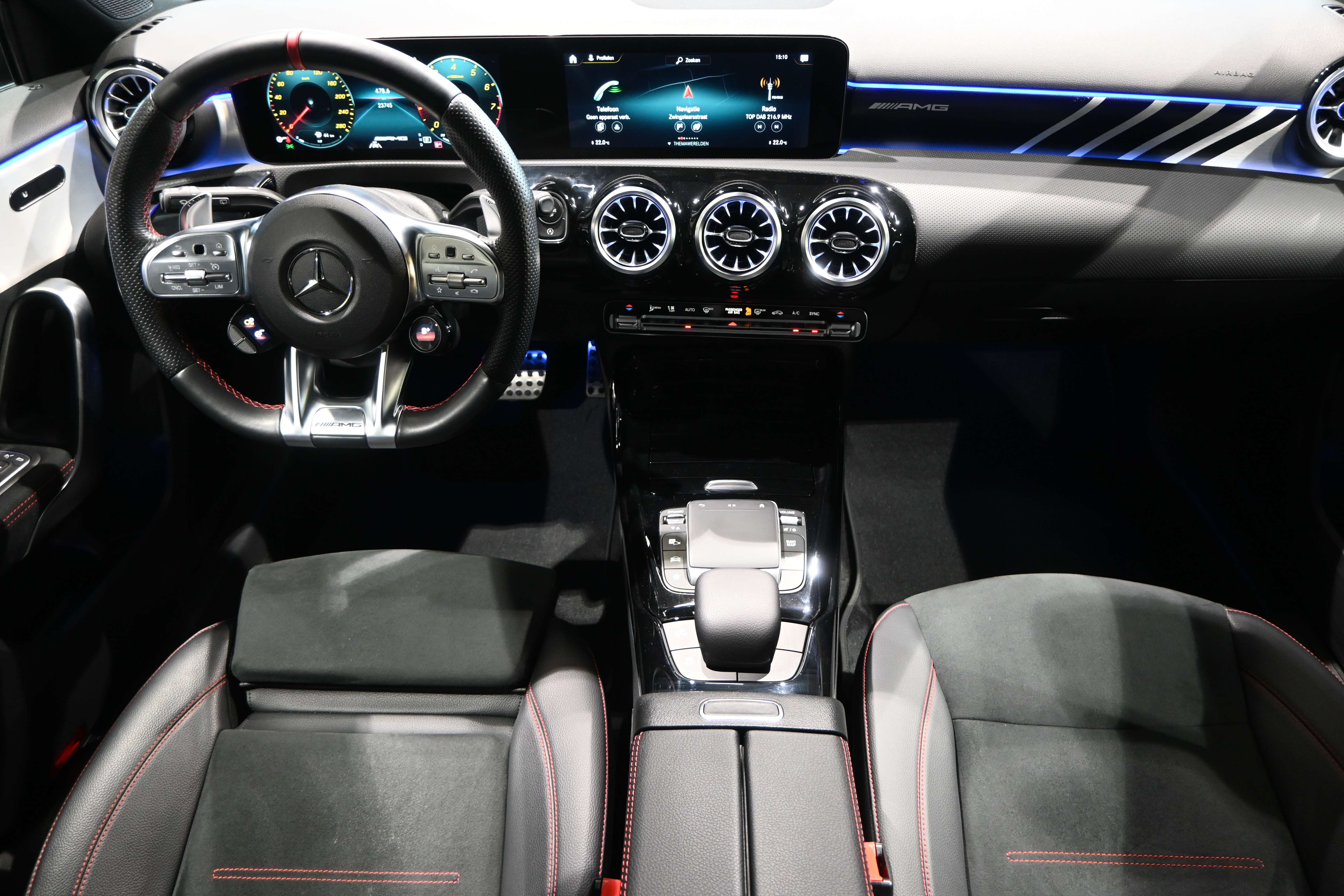 Mercedes-Benz A 35 AMG 4Matic **LED/LEDER/ALCANTARA/CC/DAB/NAV/CAM**