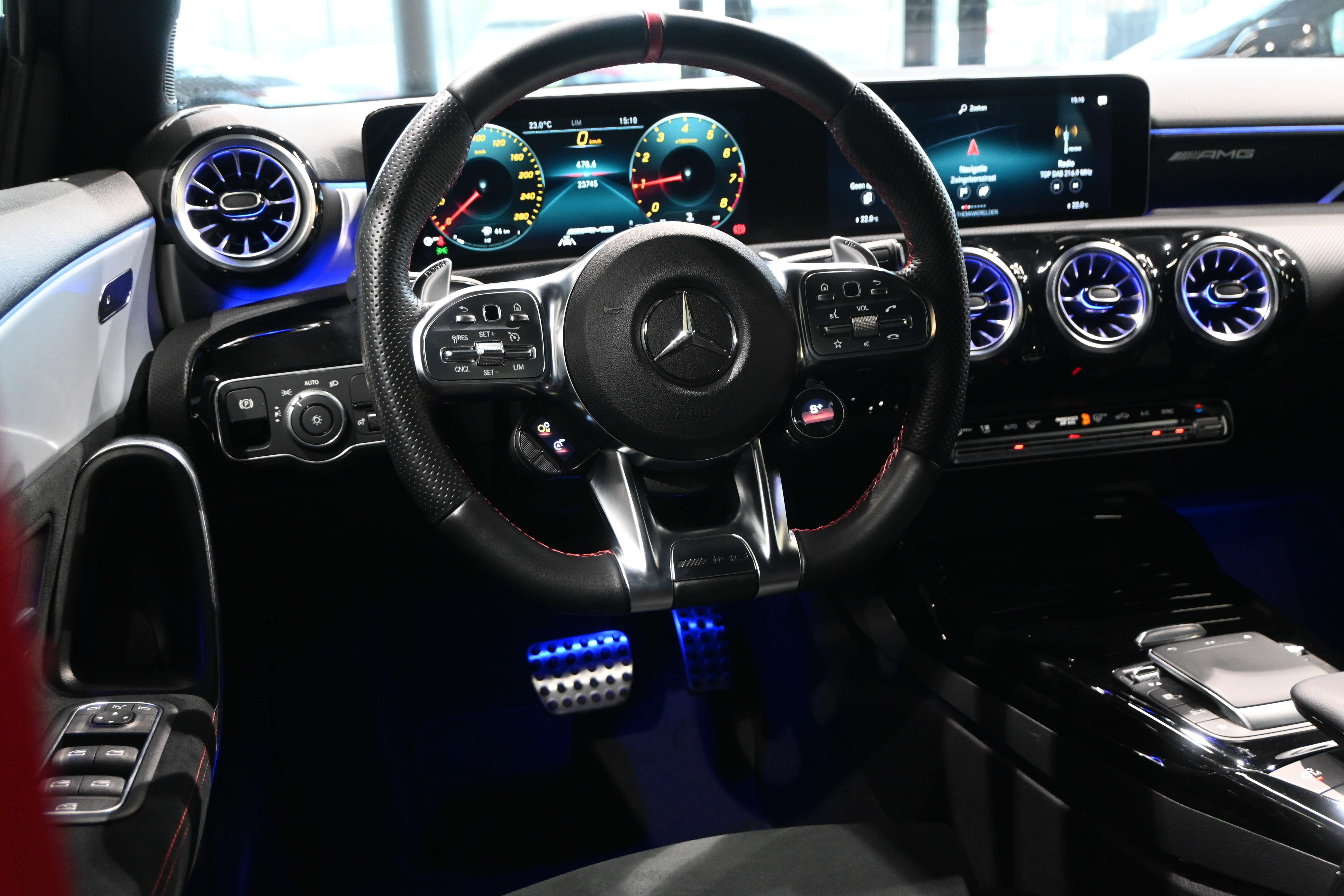Mercedes-Benz A 35 AMG 4Matic **LED/LEDER/ALCANTARA/CC/DAB/NAV/CAM**