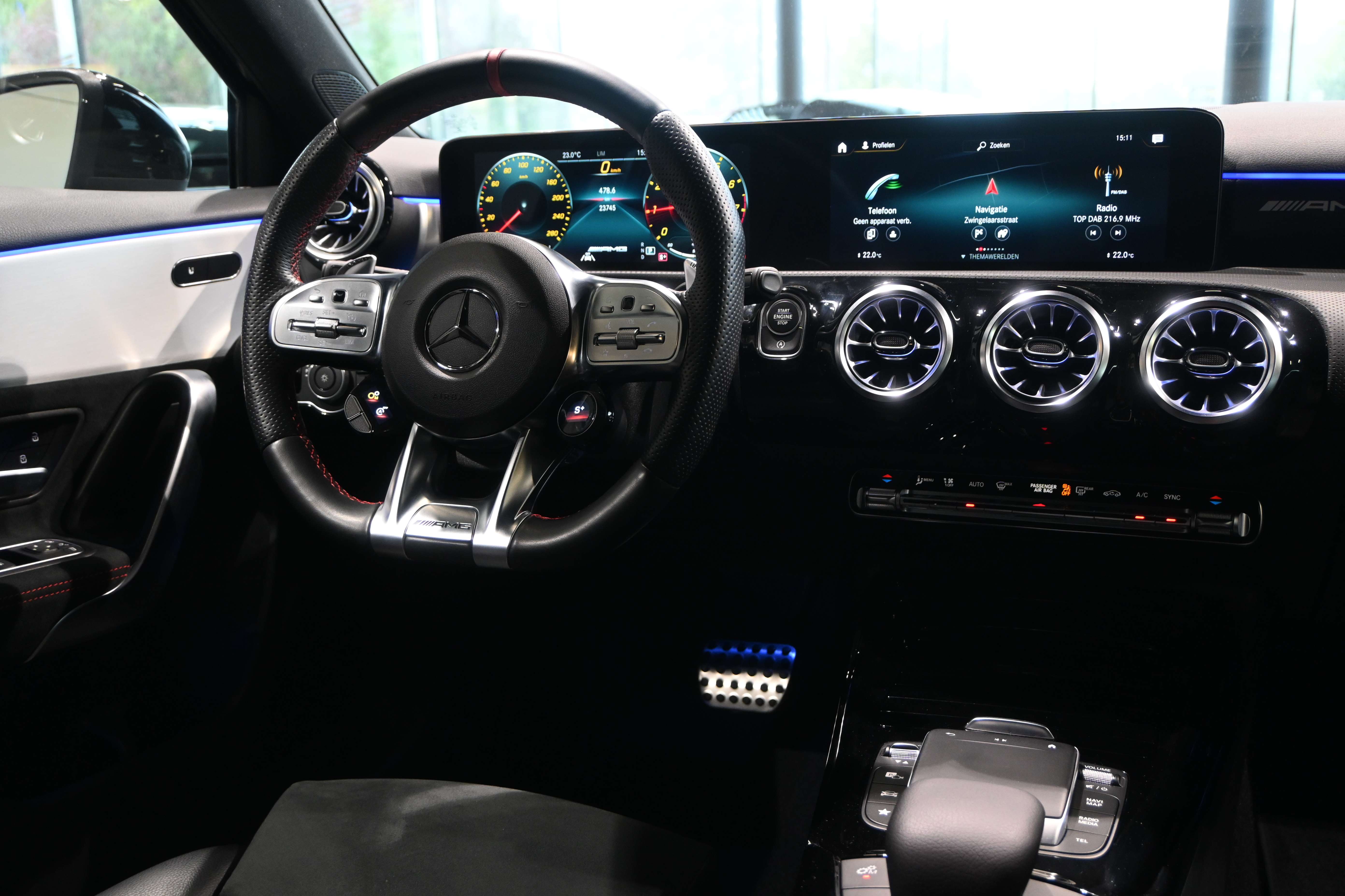 Mercedes-Benz A 35 AMG 4Matic **LED/LEDER/ALCANTARA/CC/DAB/NAV/CAM**