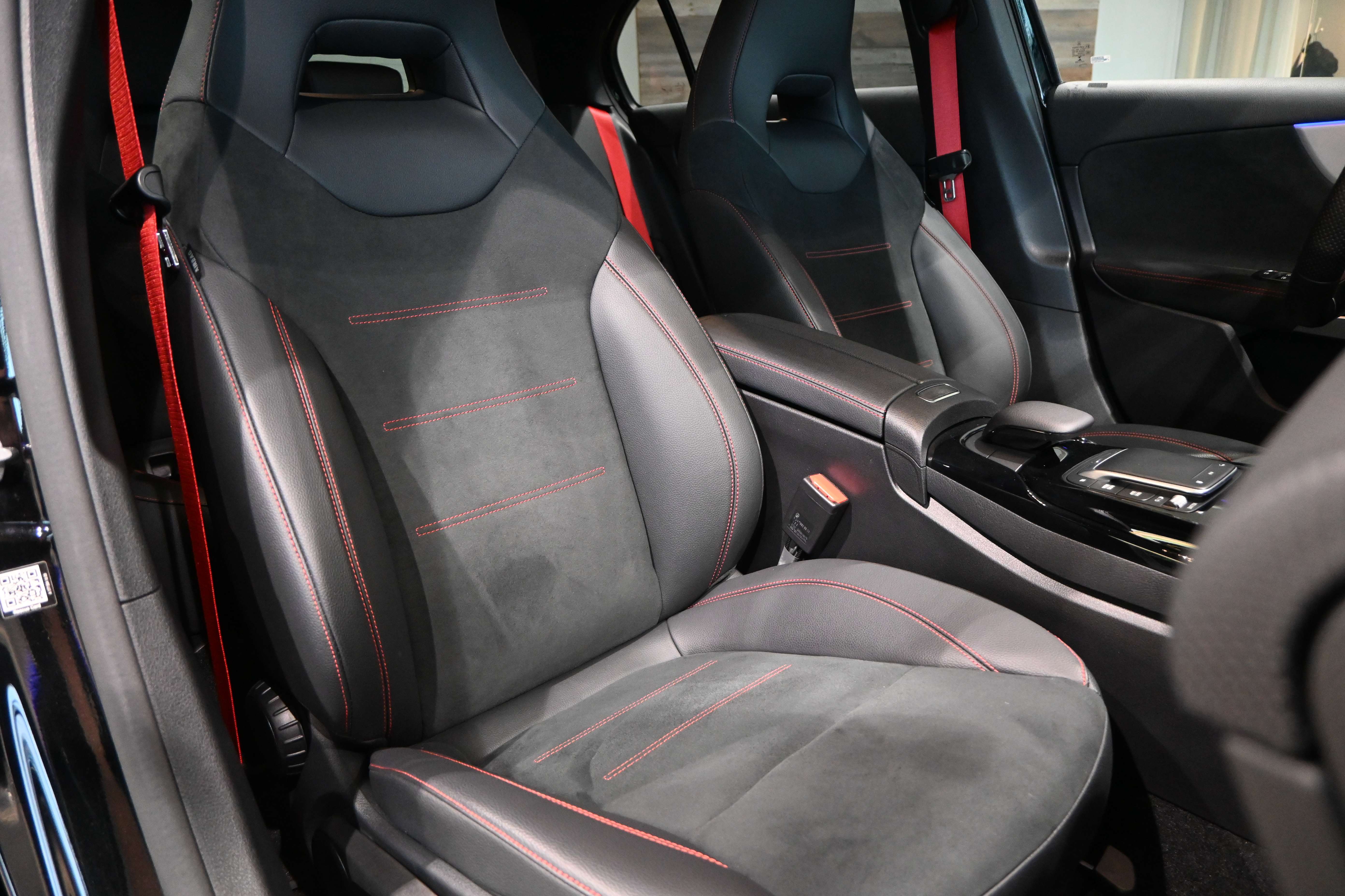 Mercedes-Benz A 35 AMG 4Matic **LED/LEDER/ALCANTARA/CC/DAB/NAV/CAM**