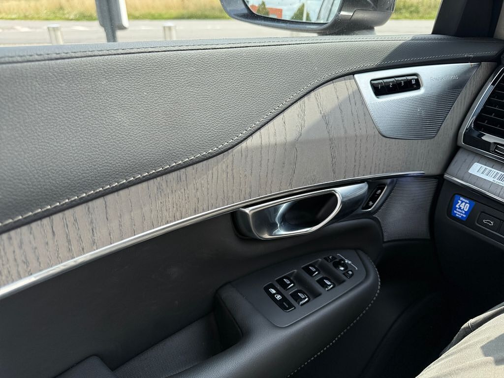 Volvo XC90 XC90 Recharge Ultimate, T8 AWD Plug-in Hybrid, Elektrisch/Benzin, Bright, 7 Sitz