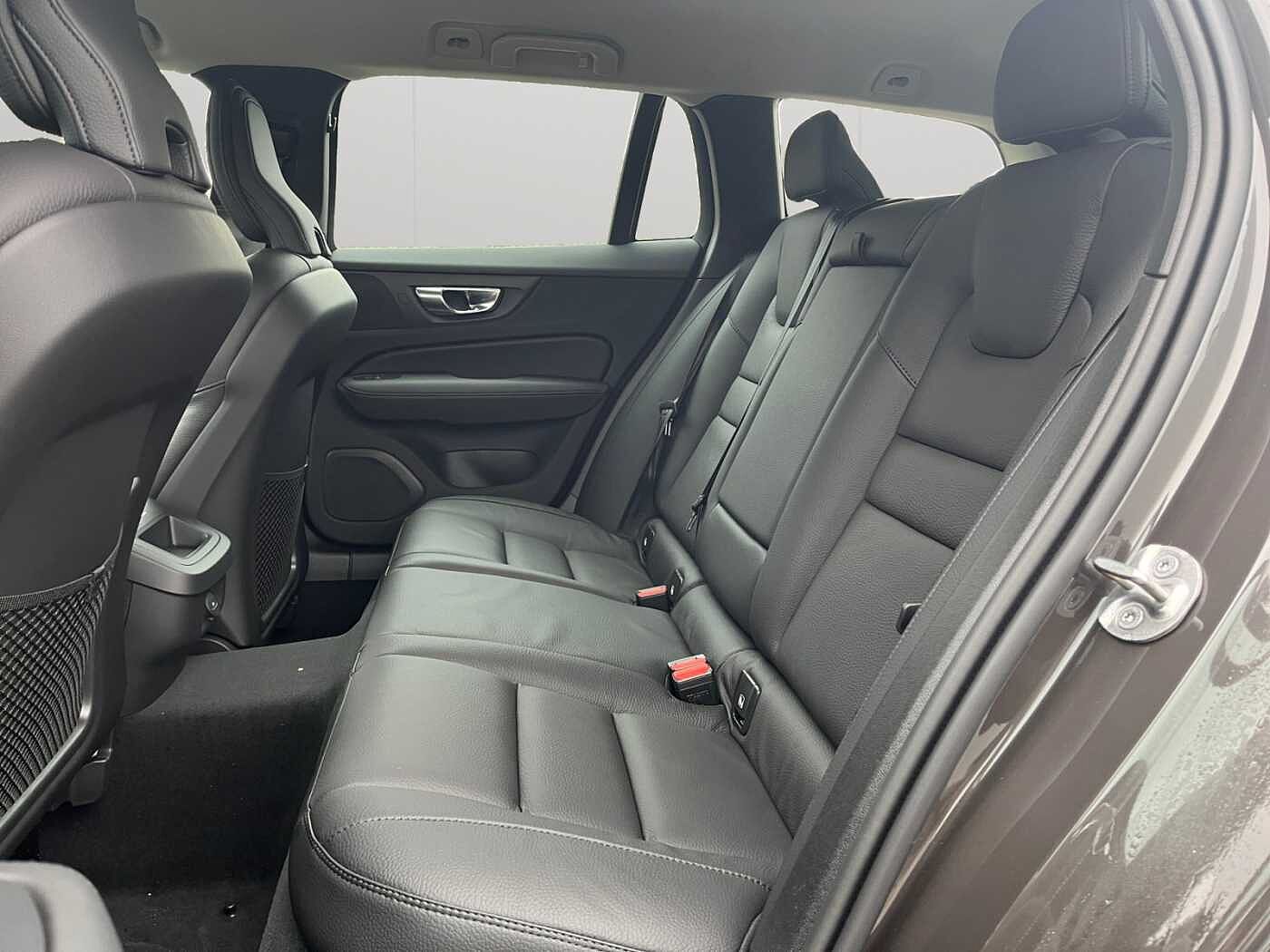 Volvo V60 V60 Core, B3 Mild Hybrid, Essence