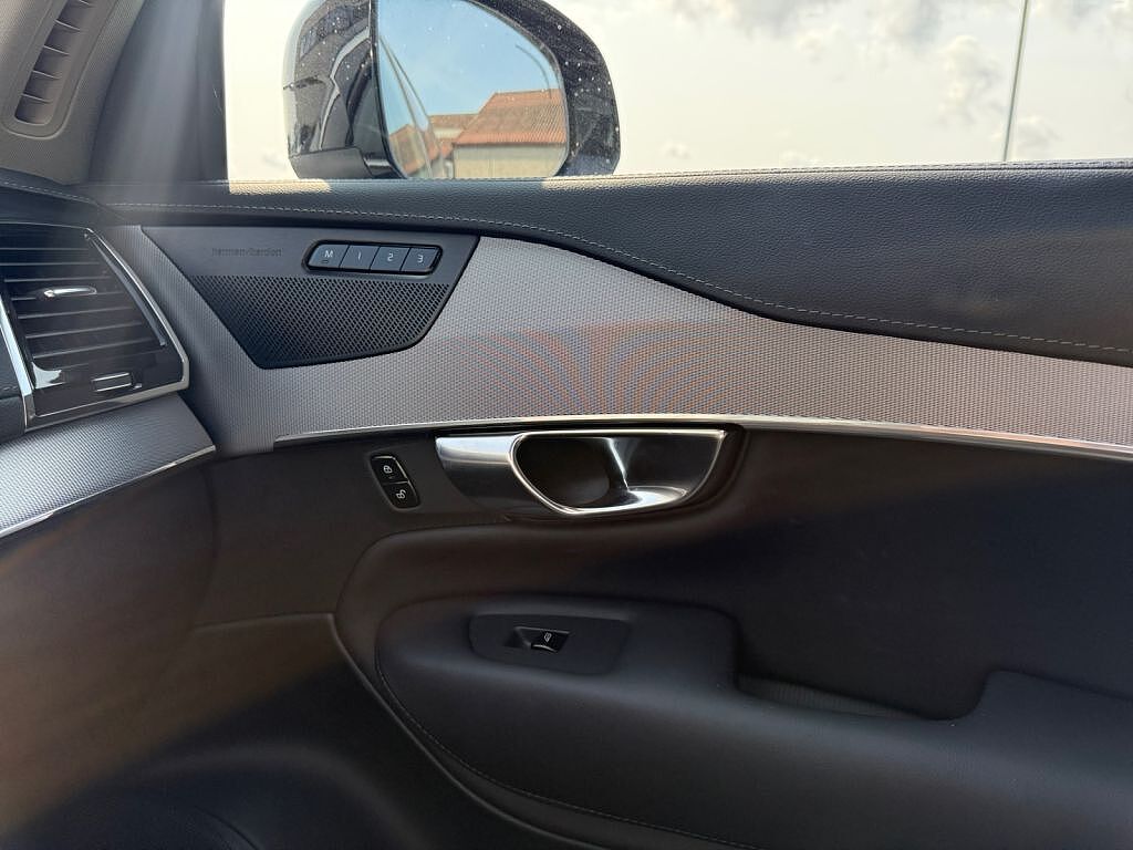 Volvo XC90 XC90 Plus, T8 AWD Plug-in Hybrid, Elektrisch/Benzin, Bright, 7 Sitze