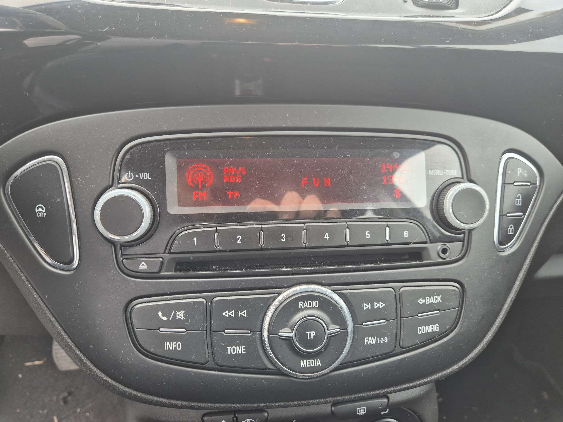 Opel Corsa 1.4i Cosmo / Radio / Clim / USB / Marchand/Export