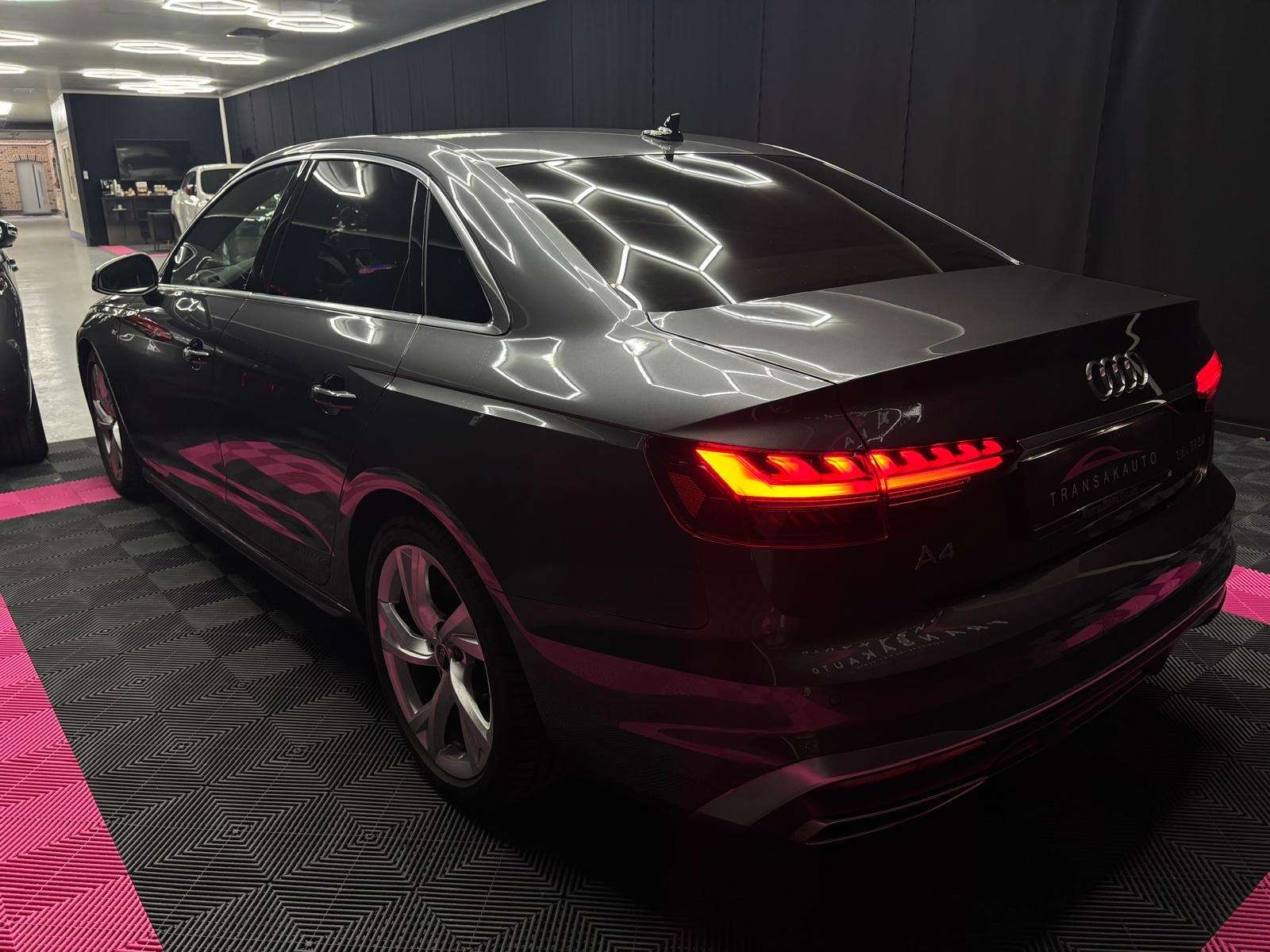Audi A4 A4 35 TFSI/ S line/ 1er Prop / carnet complet